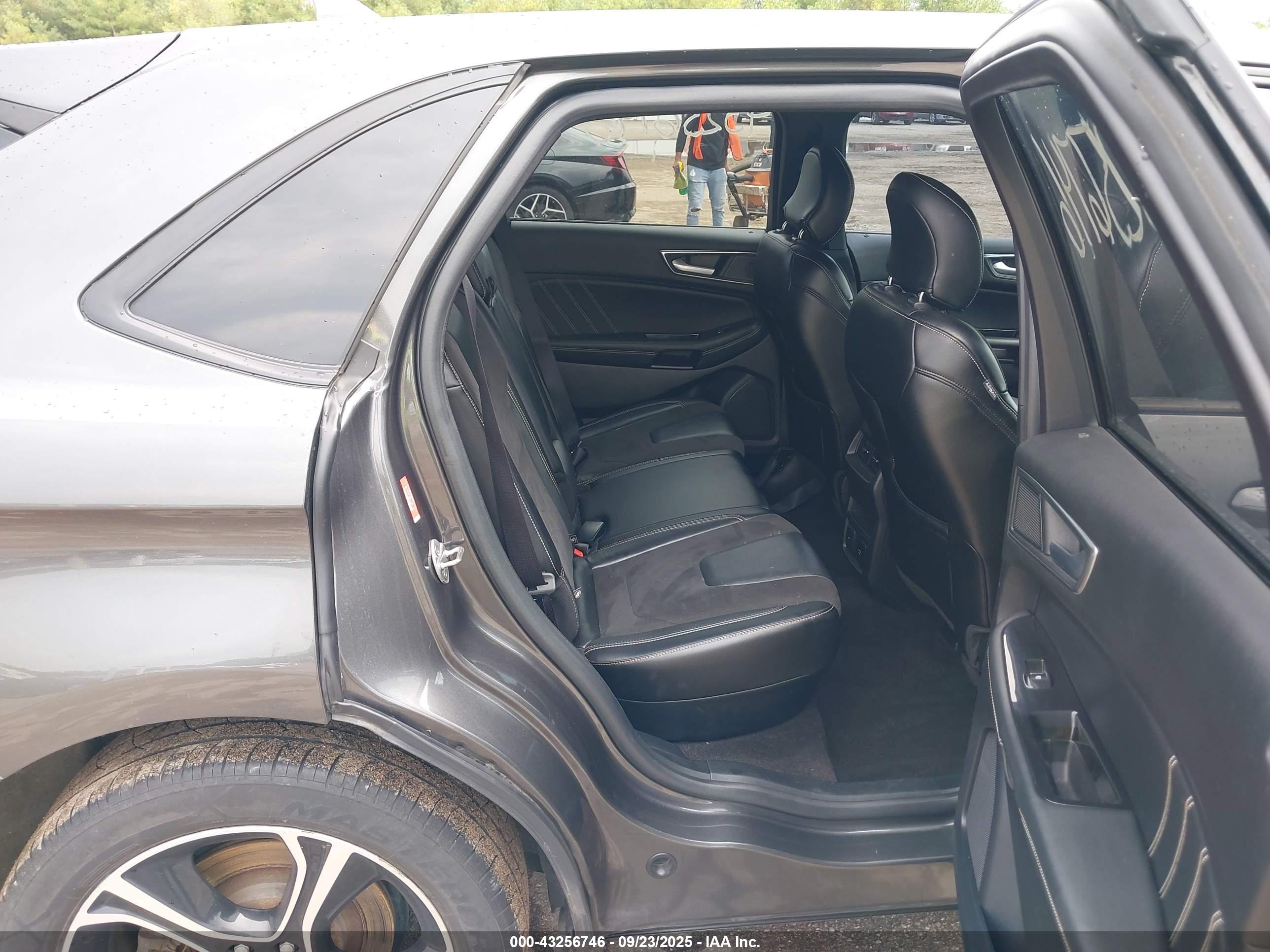 FORD EDGE image 8