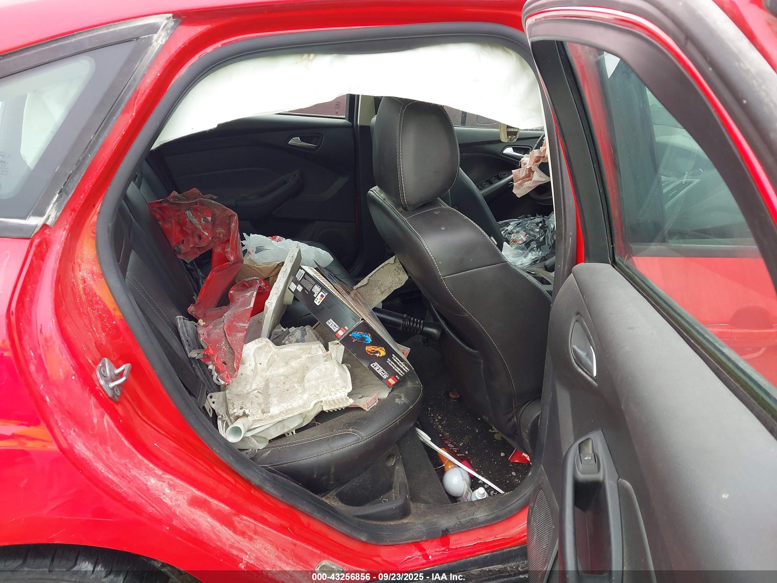 FORD FOCUS image 8