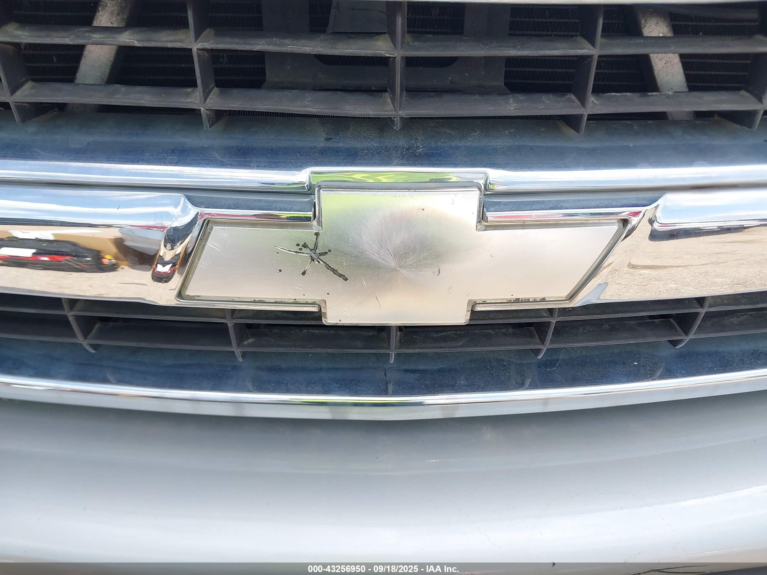 CHEVROLET TAHOE image 6