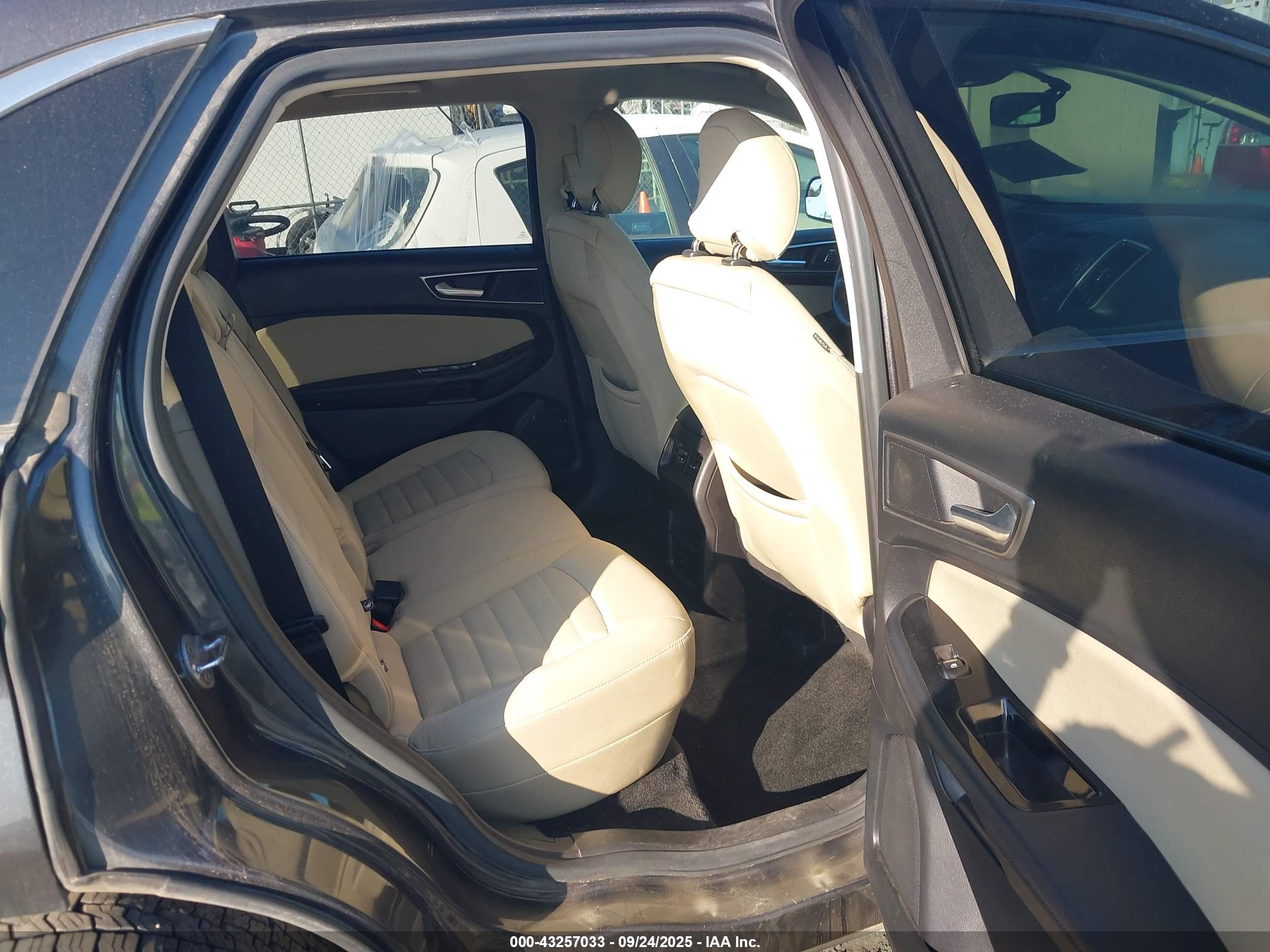 FORD EDGE image 8