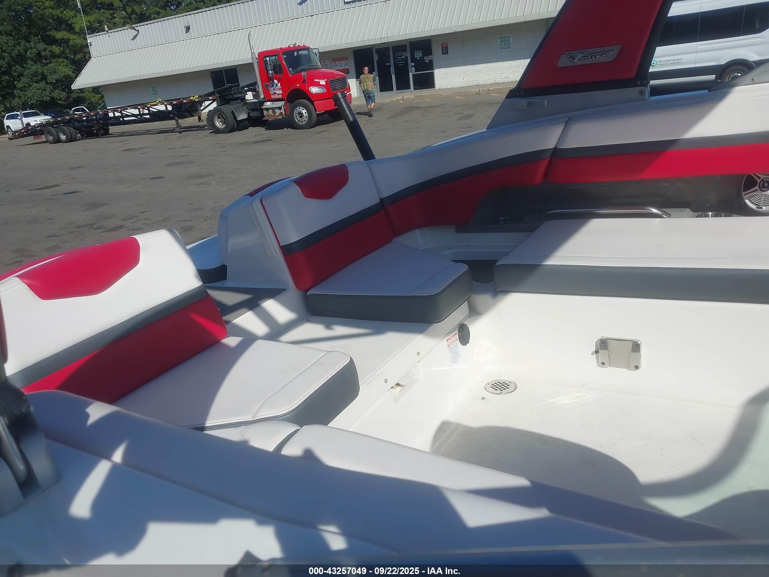 CHAPARRAL N/A image 8