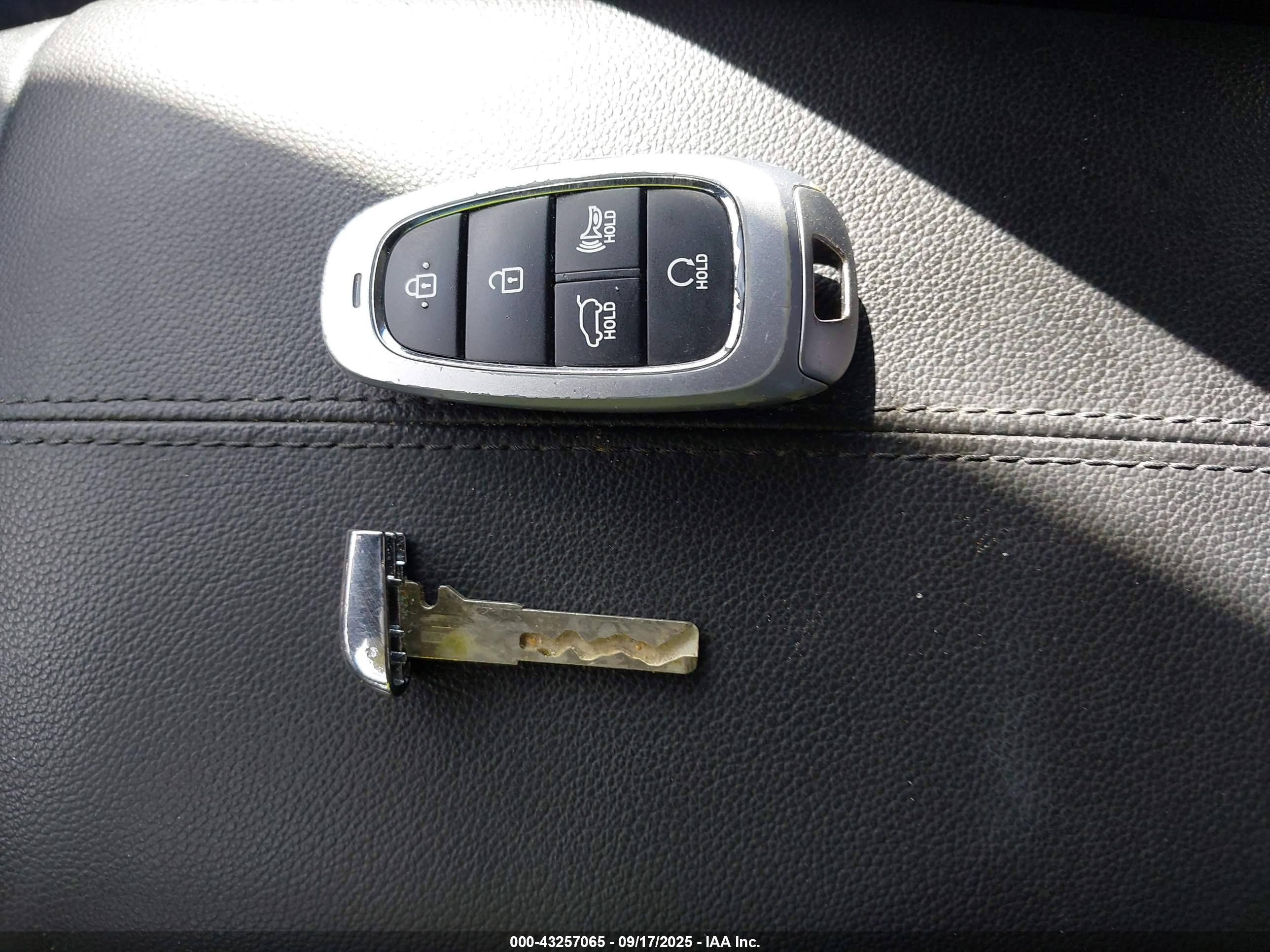HYUNDAI TUCSON image 11