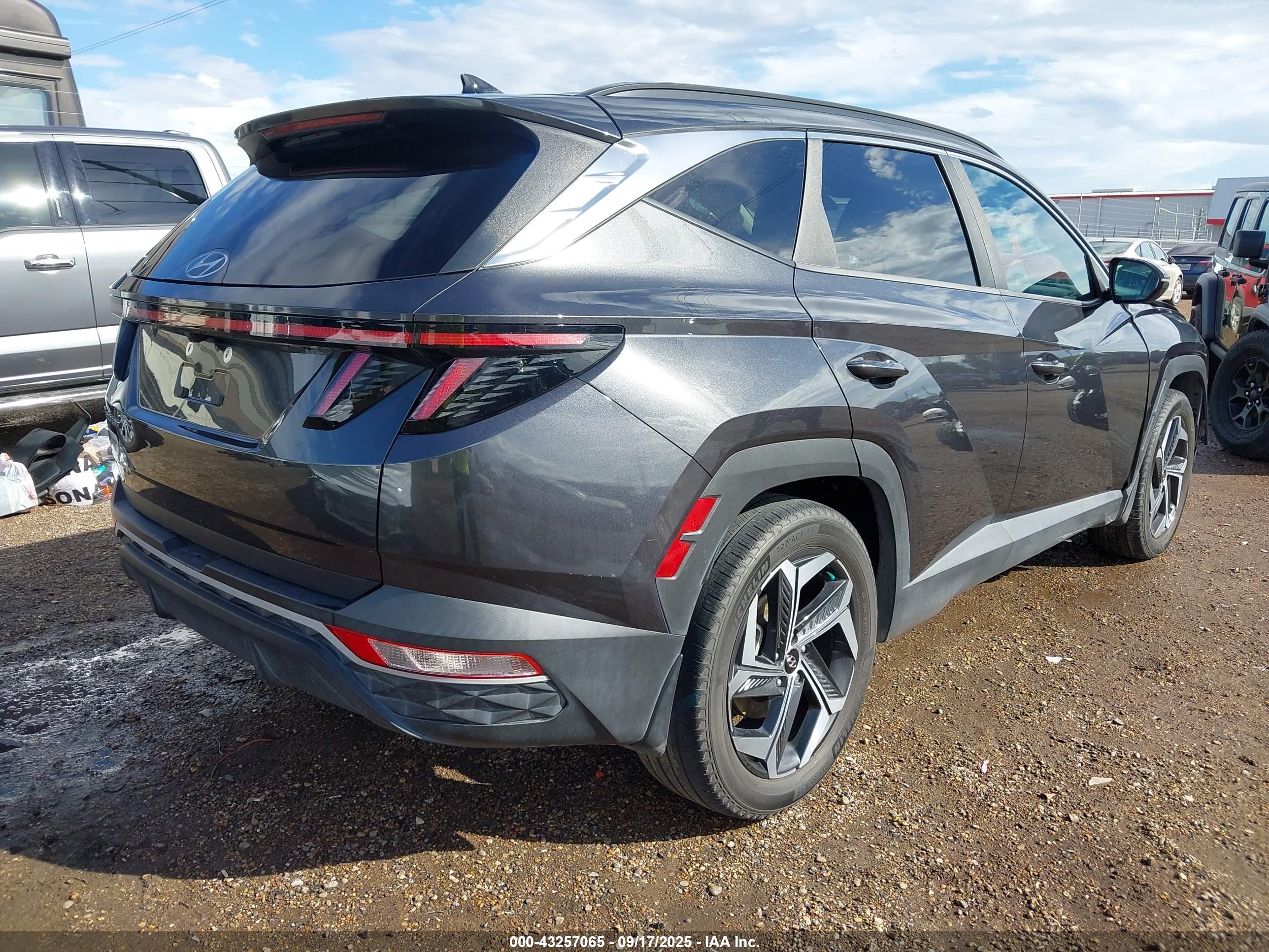 HYUNDAI TUCSON image 4