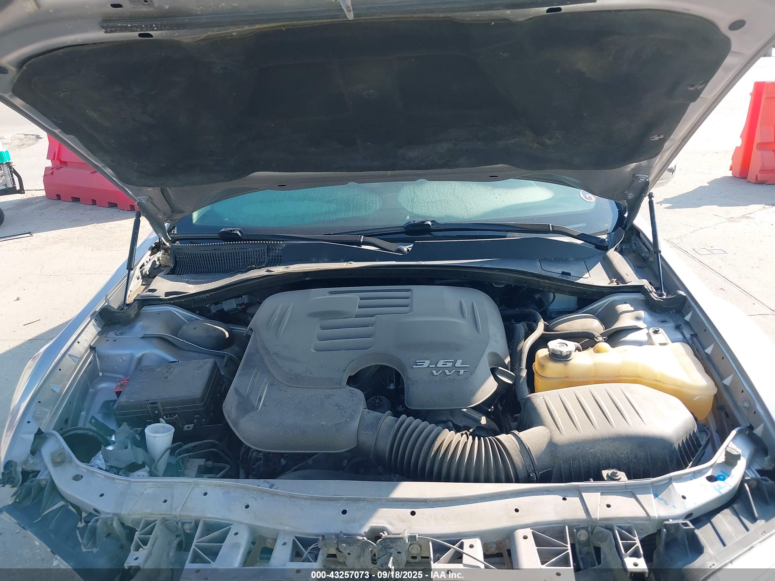 CHRYSLER 300 image 10
