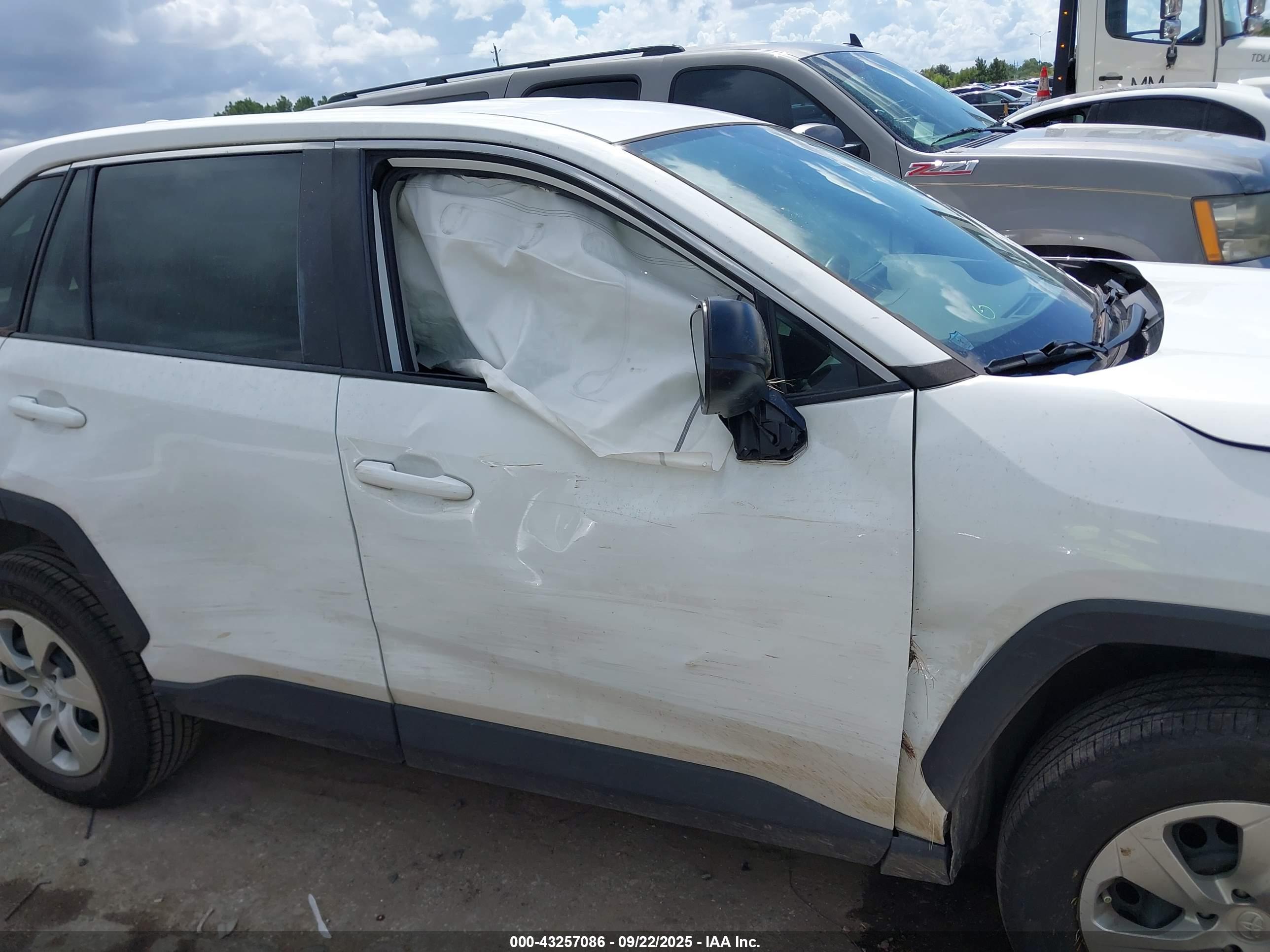 TOYOTA RAV4 image 6