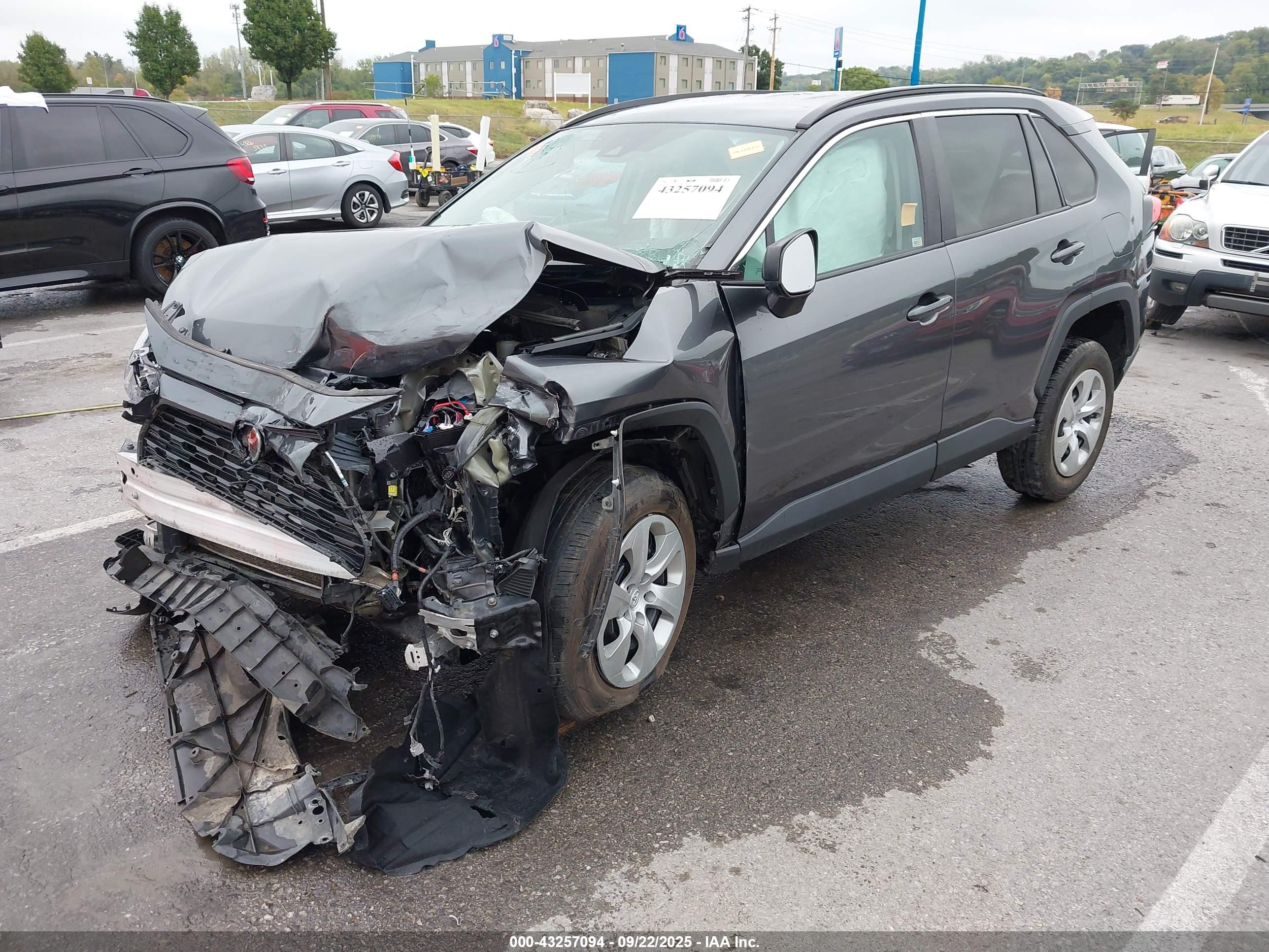 TOYOTA RAV4 image 2