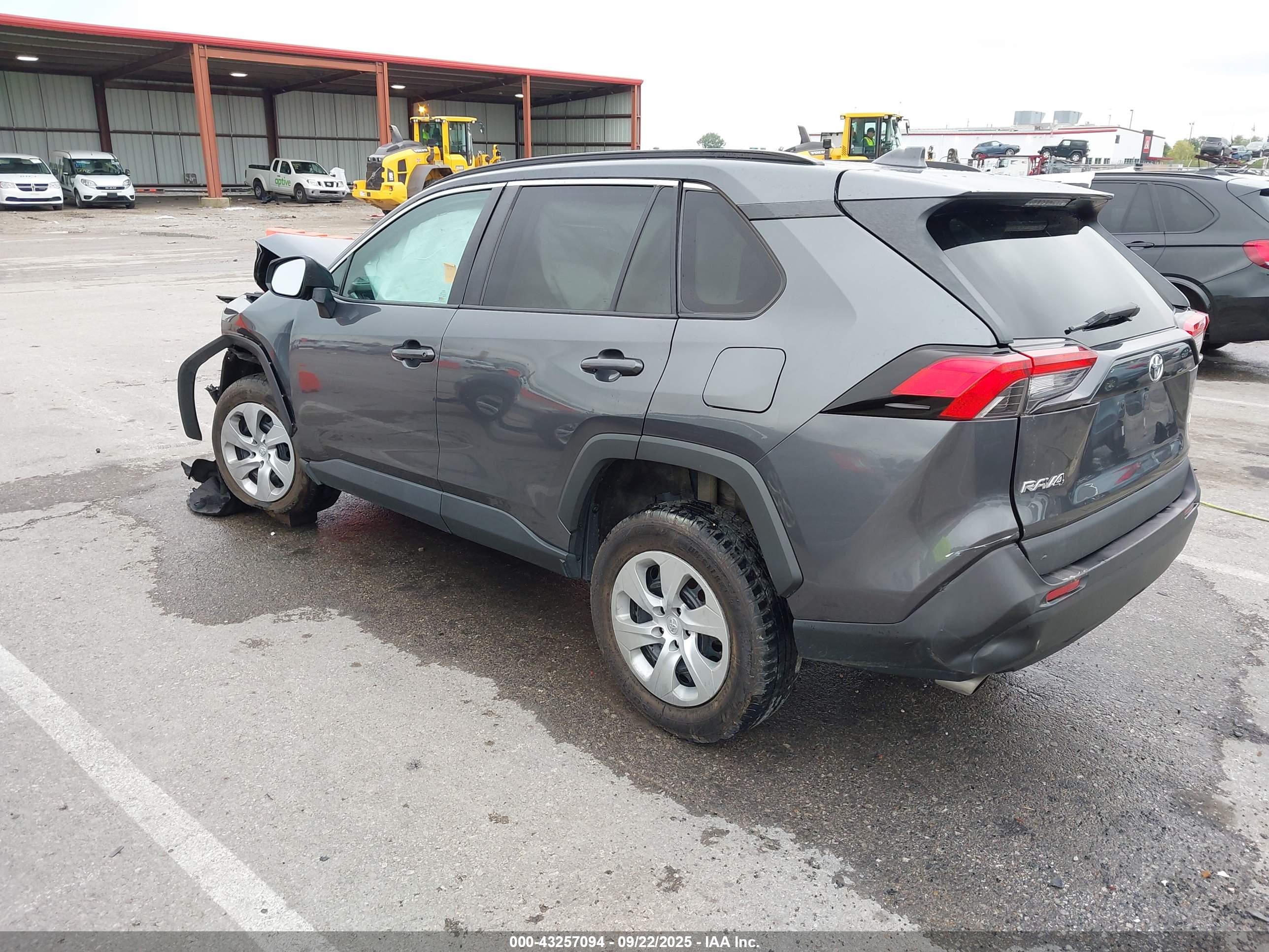 TOYOTA RAV4 image 3