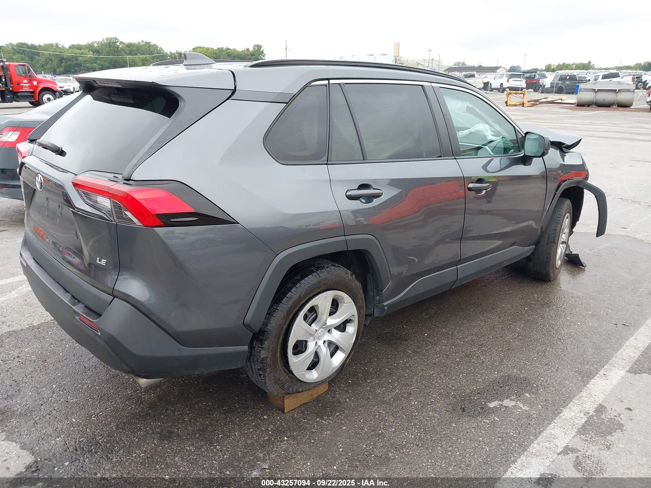 TOYOTA RAV4 image 4