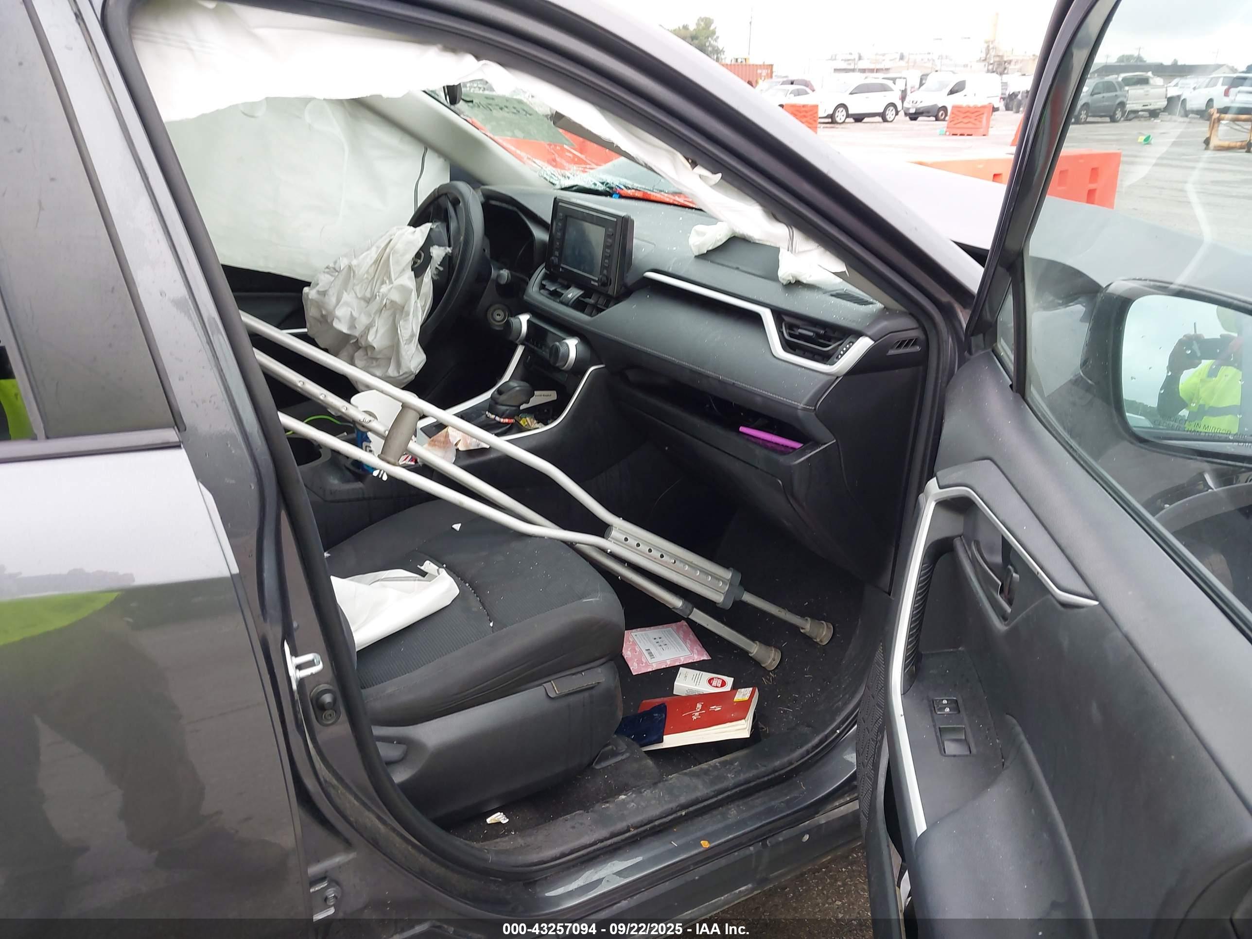 TOYOTA RAV4 image 5