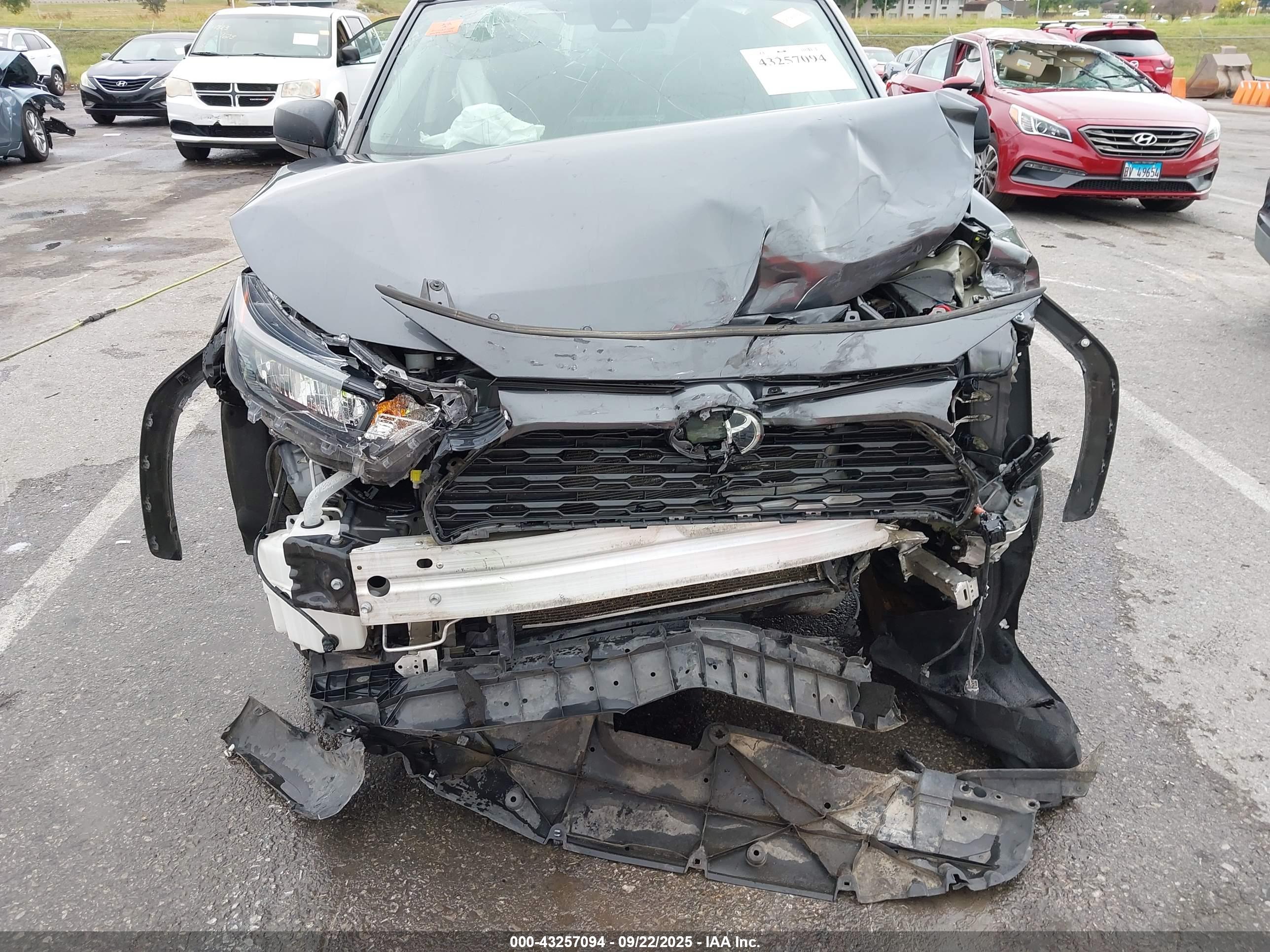 TOYOTA RAV4 image 6