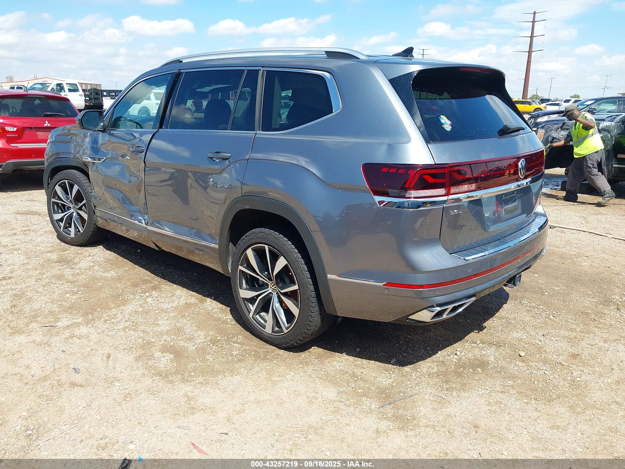 VOLKSWAGEN ATLAS image 3