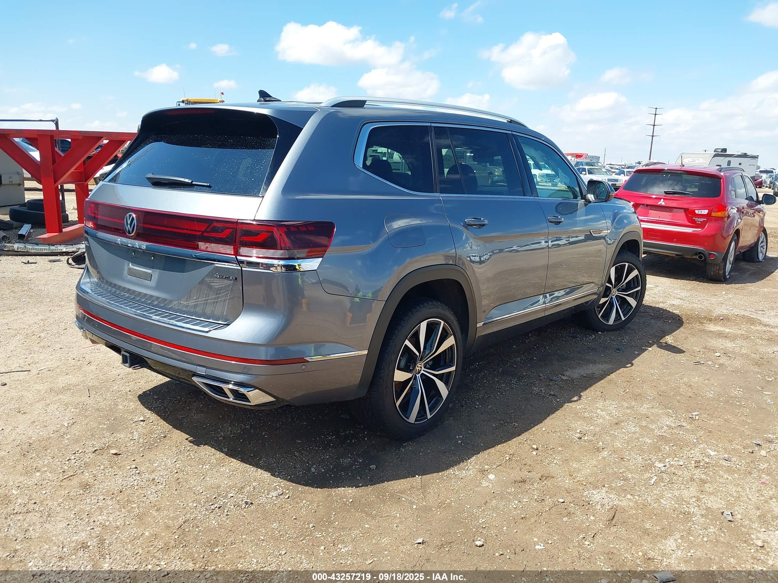VOLKSWAGEN ATLAS image 4