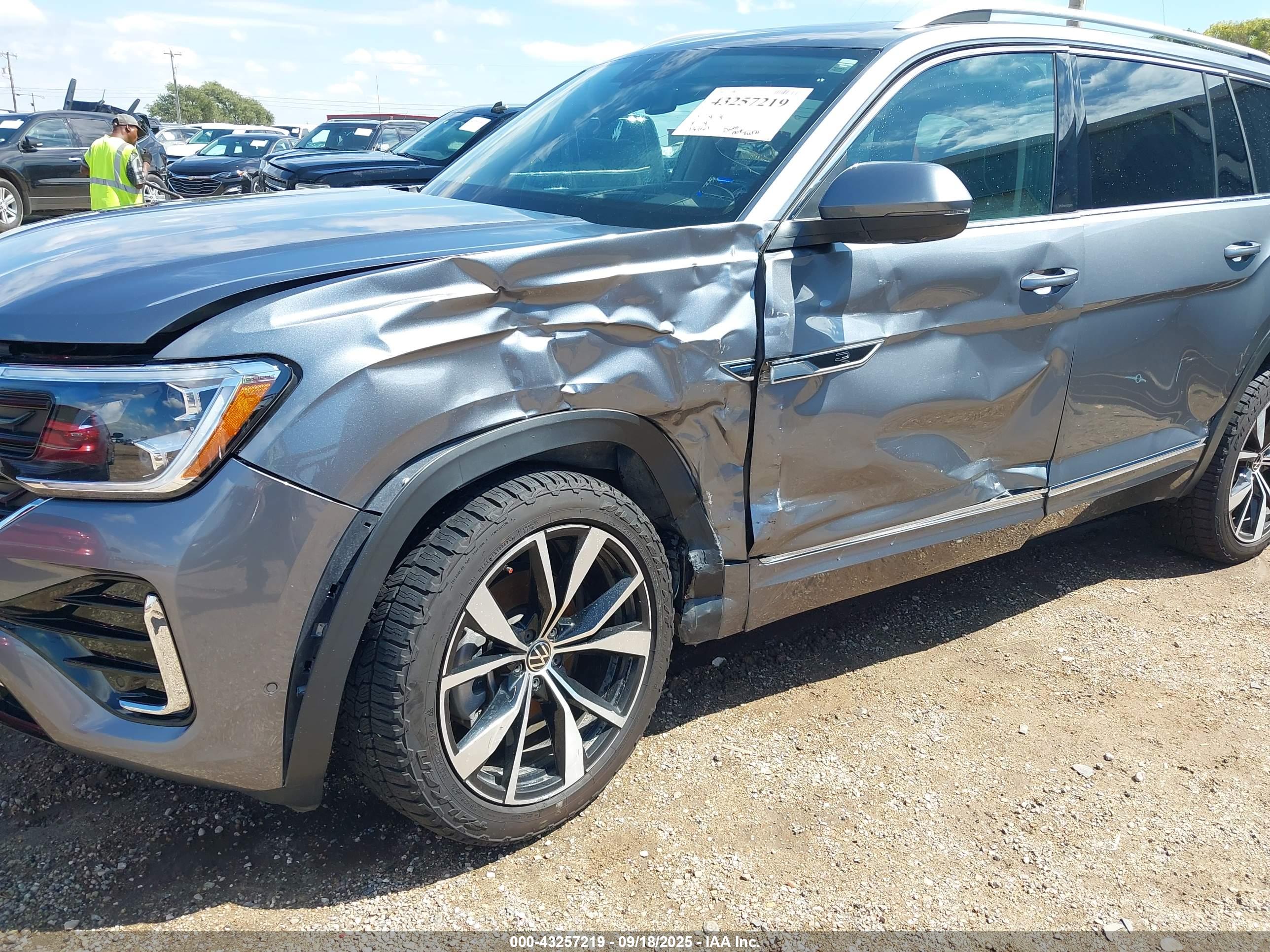 VOLKSWAGEN ATLAS image 6