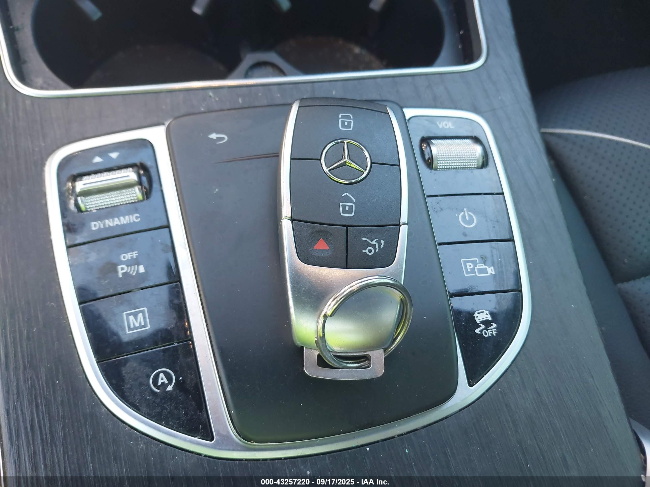 MERCEDES-BENZ GLC image 11