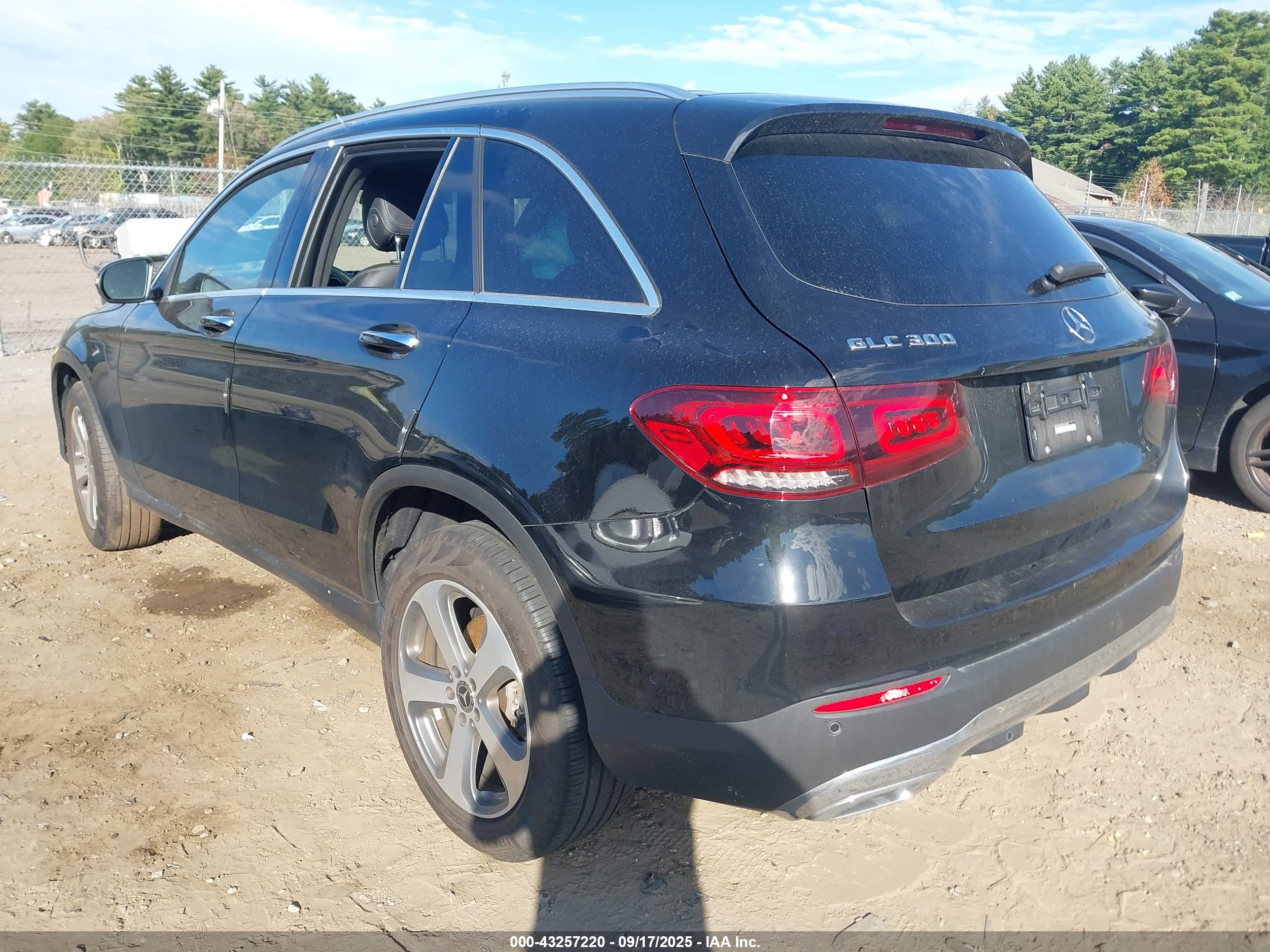 MERCEDES-BENZ GLC image 3