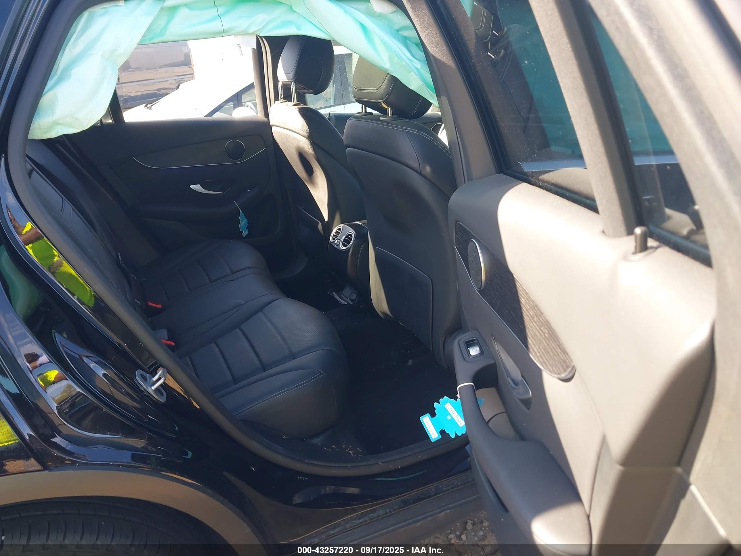 MERCEDES-BENZ GLC image 8