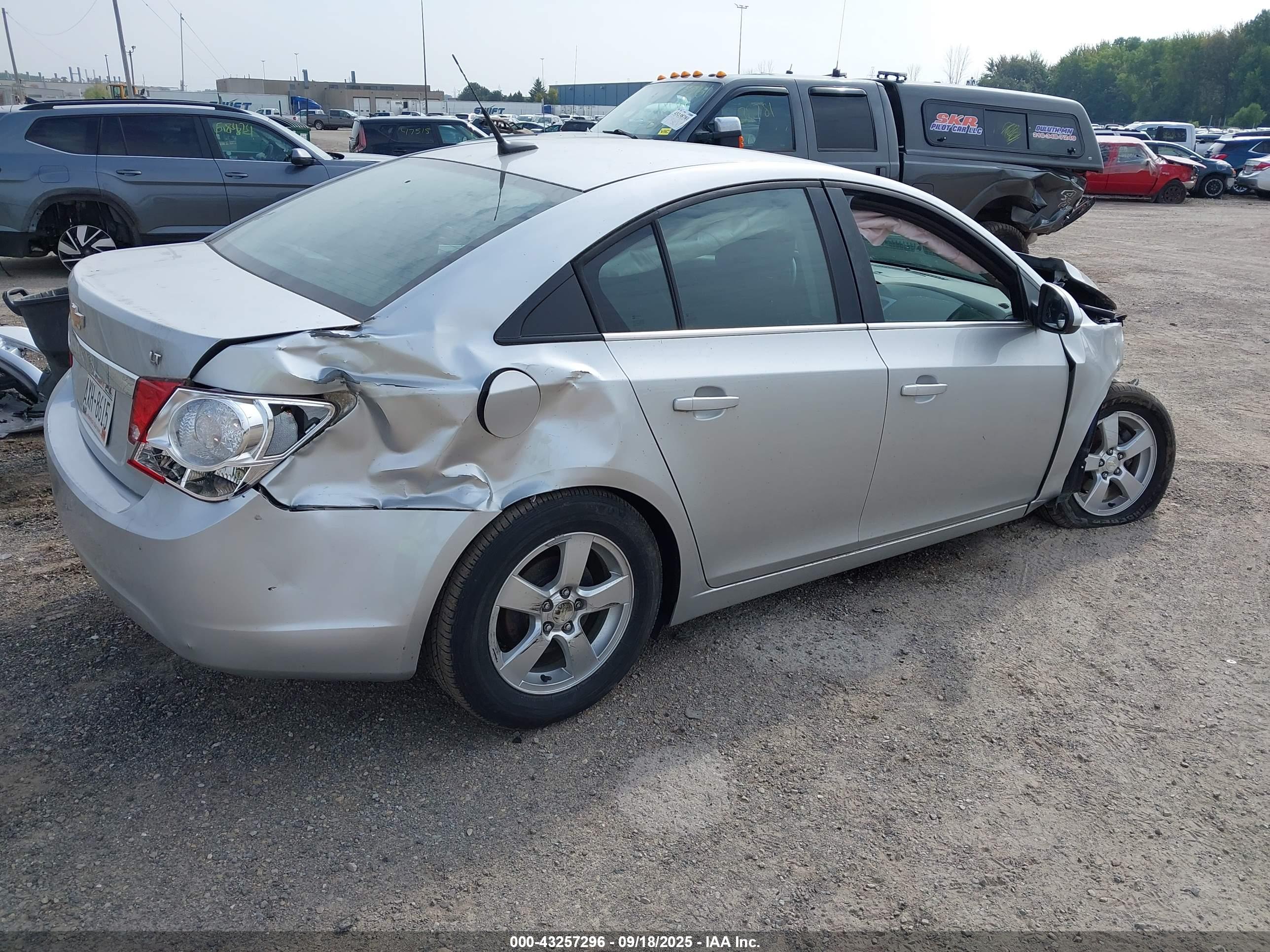 CHEVROLET CRUZE image 4
