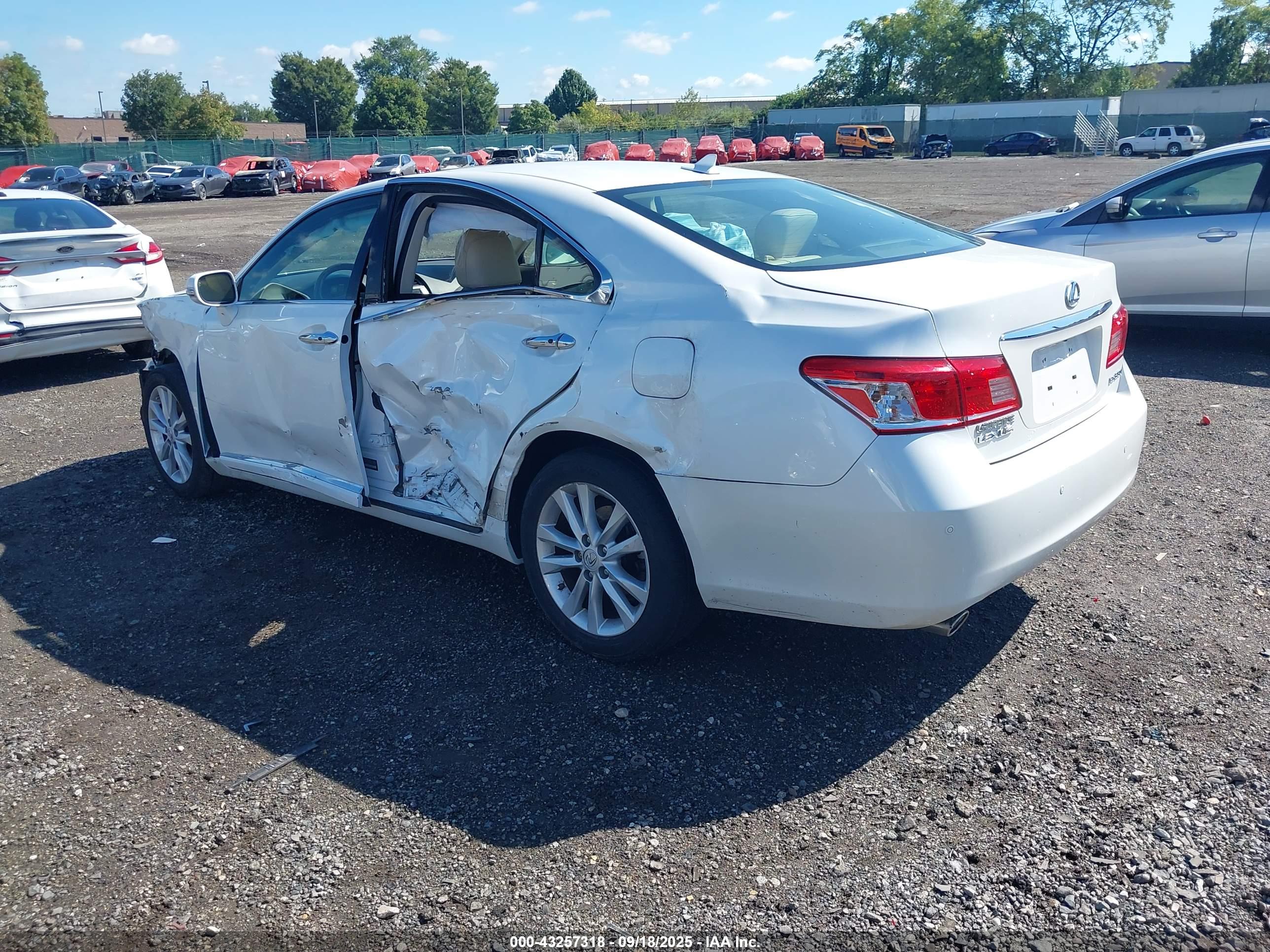 LEXUS ES image 3