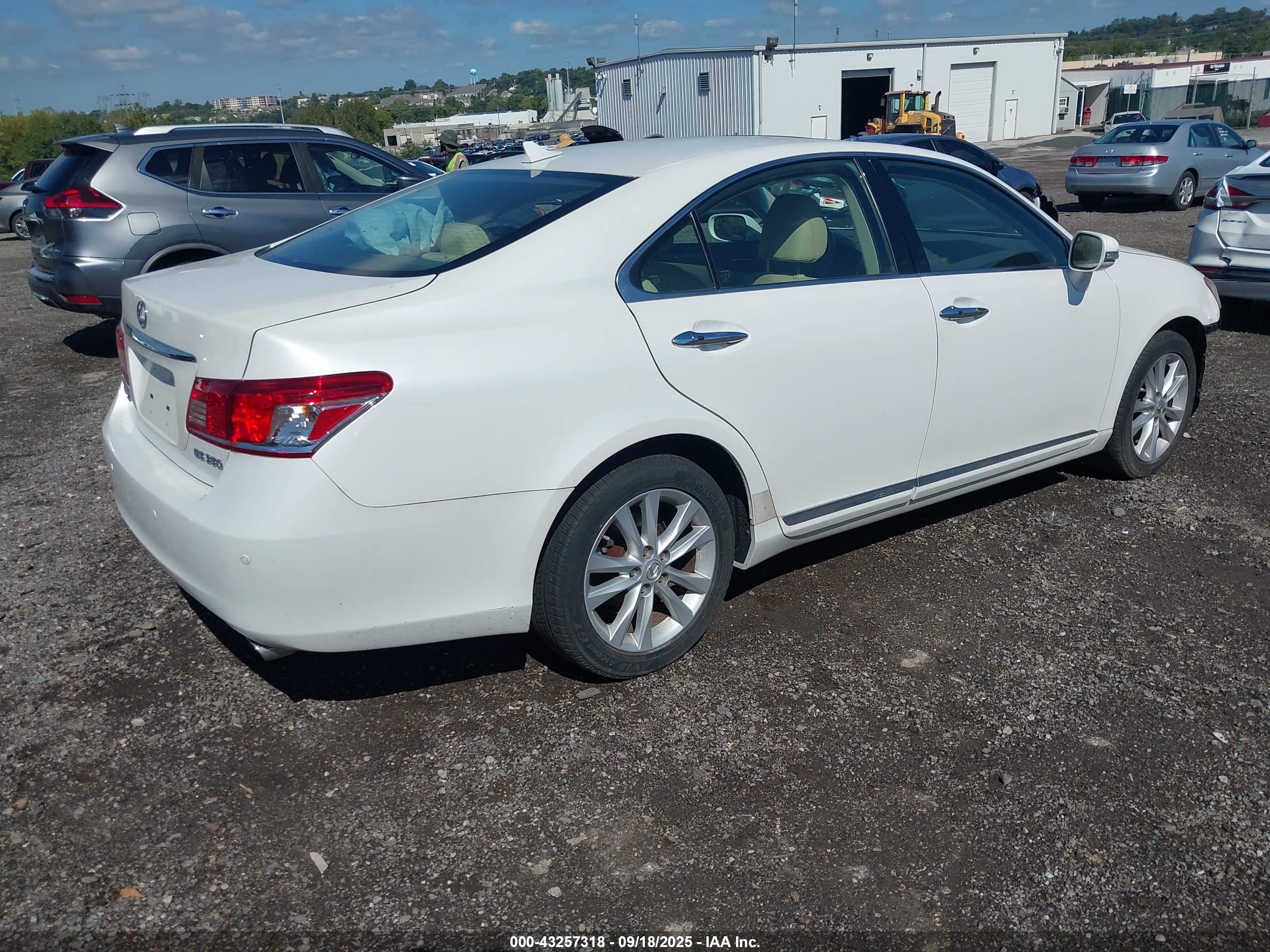 LEXUS ES image 4