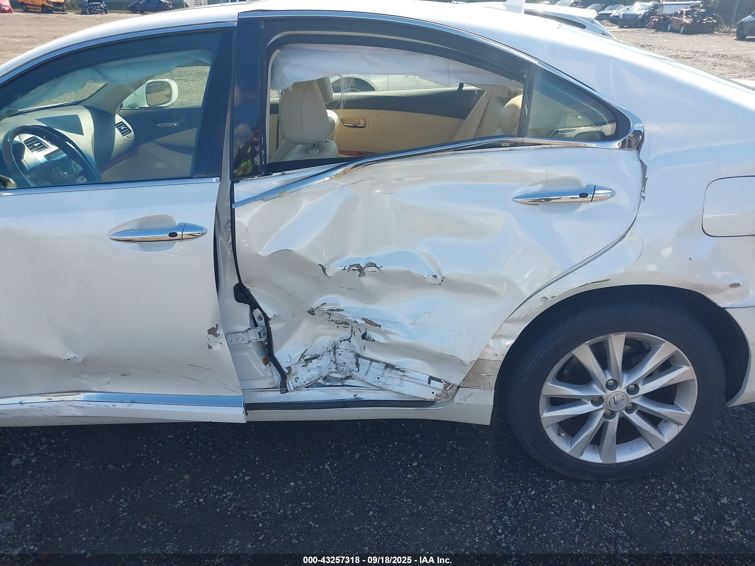 LEXUS ES image 6