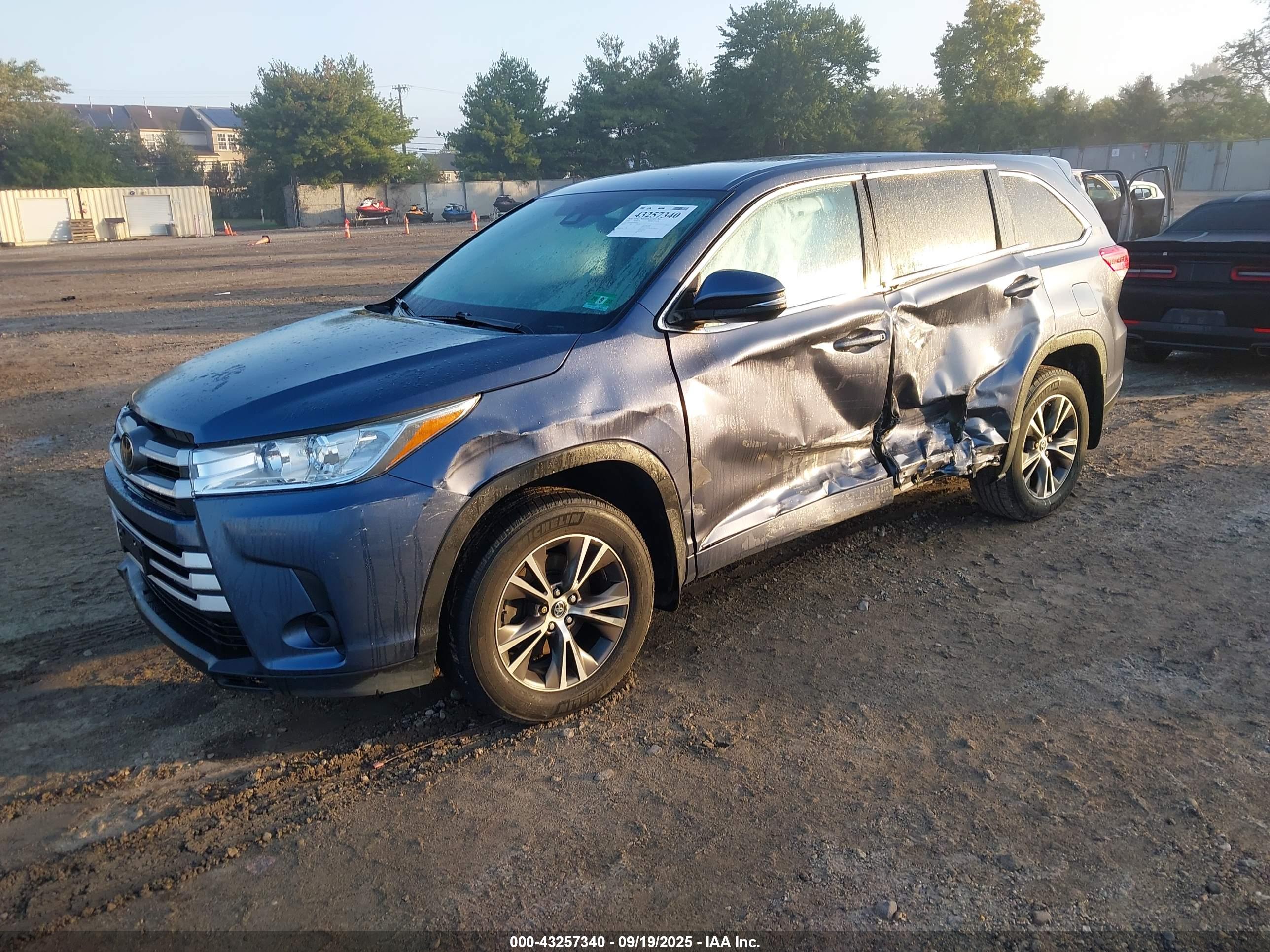 TOYOTA HIGHLANDER image 2