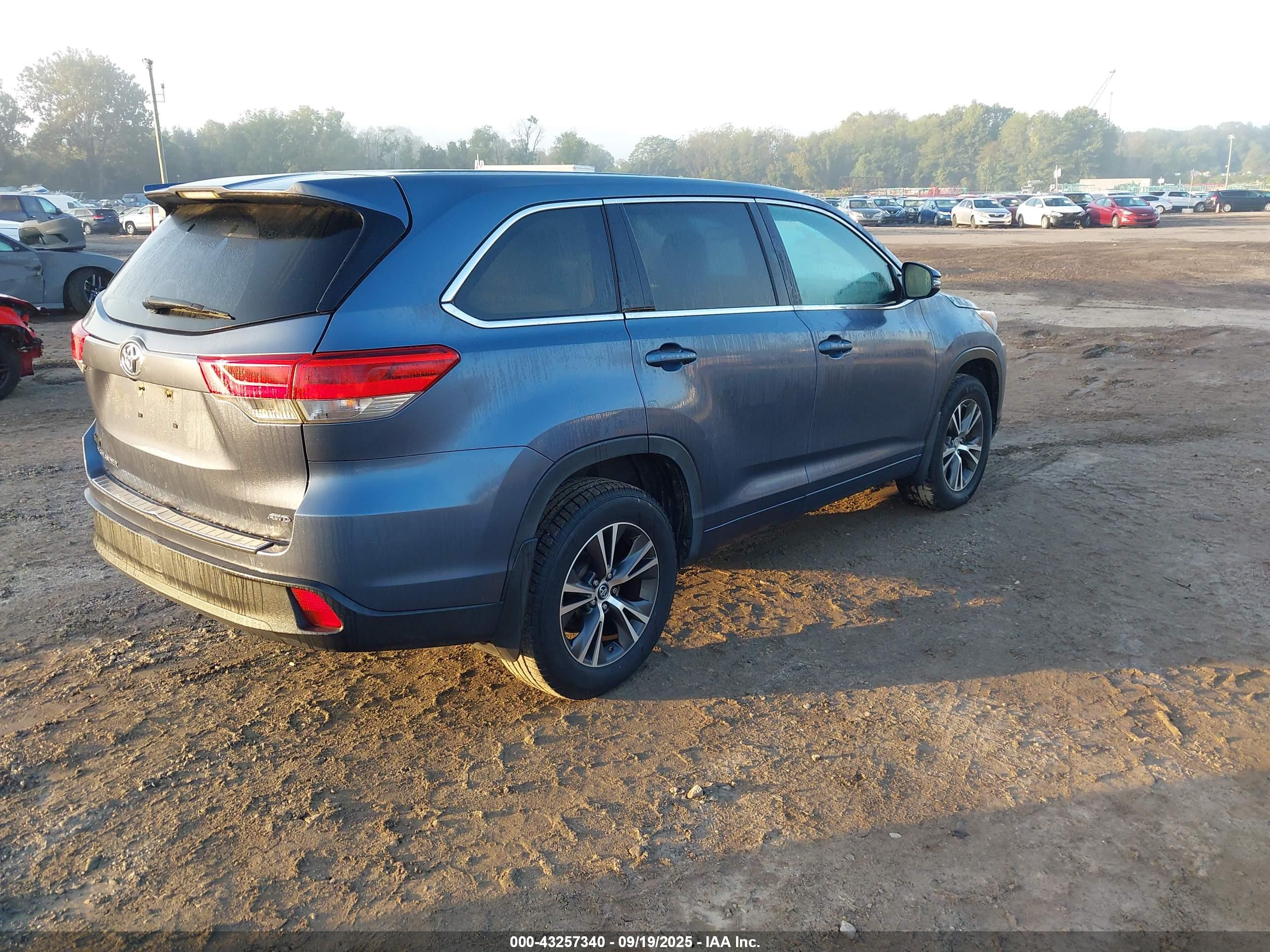 TOYOTA HIGHLANDER image 4