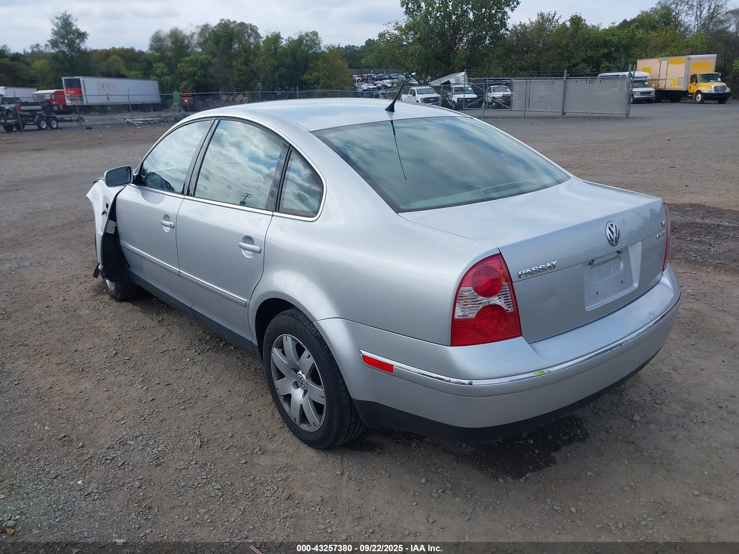 VOLKSWAGEN PASSAT image 3