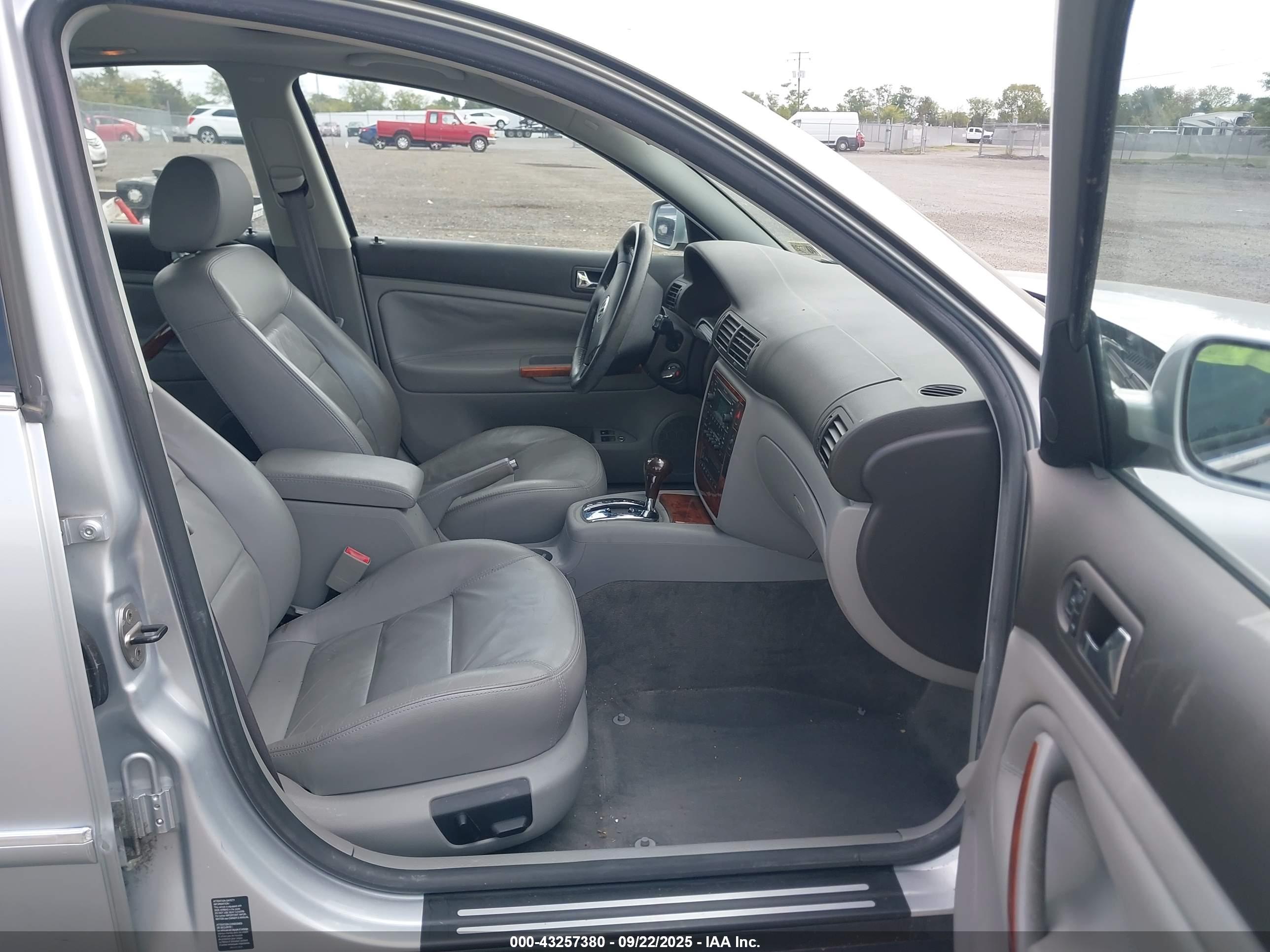 VOLKSWAGEN PASSAT image 5