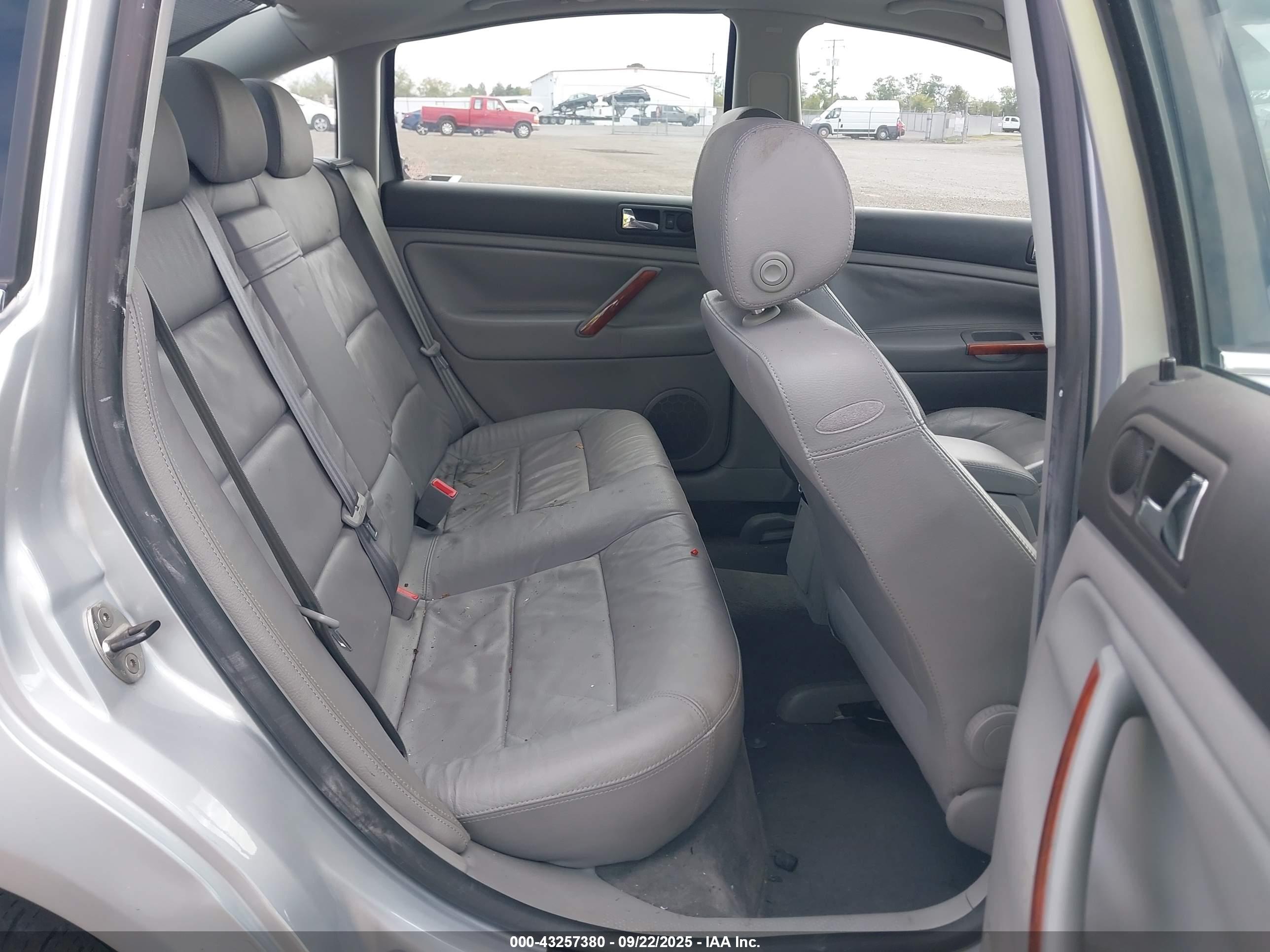 VOLKSWAGEN PASSAT image 8