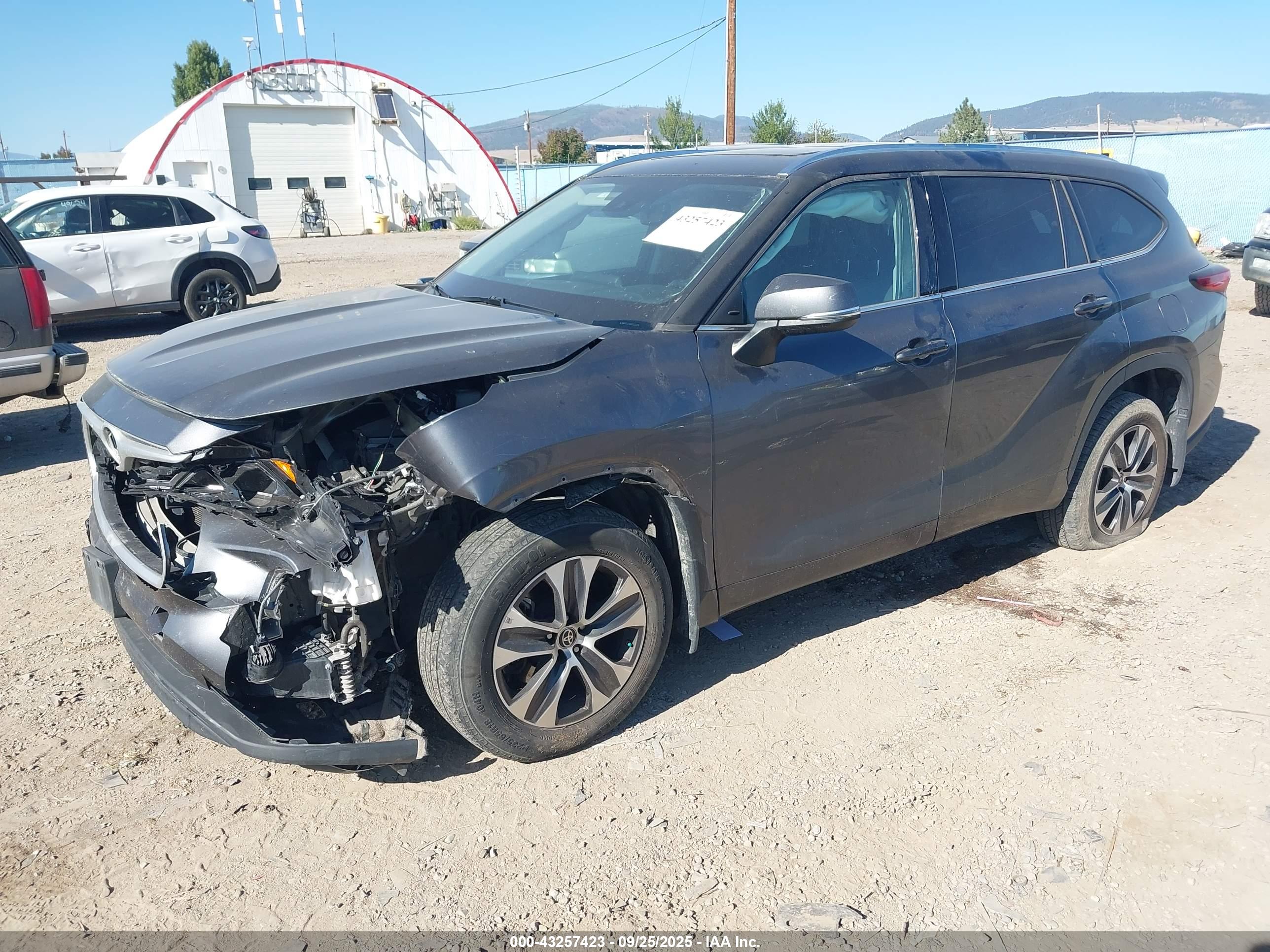 TOYOTA HIGHLANDER image 2