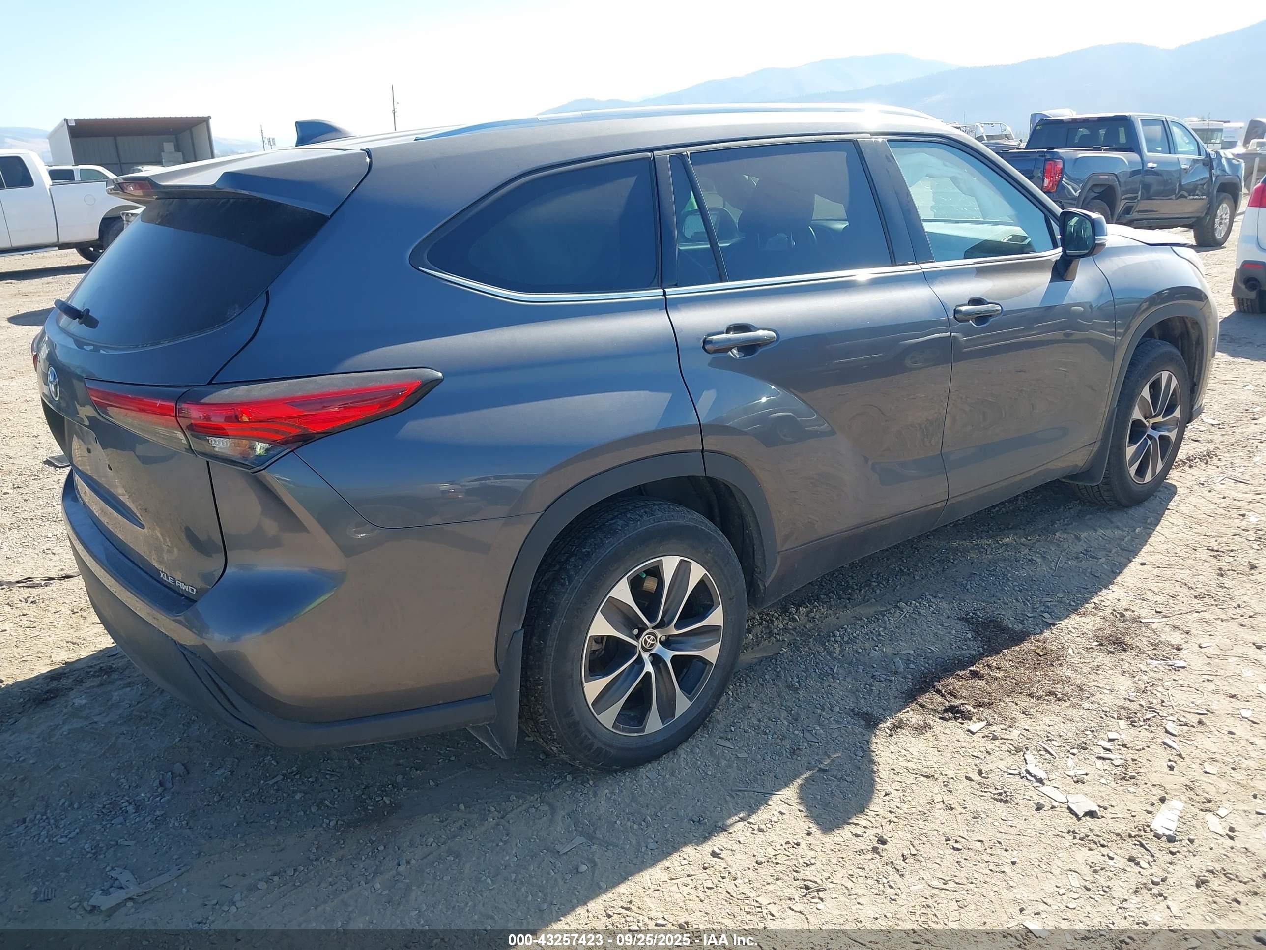 TOYOTA HIGHLANDER image 4