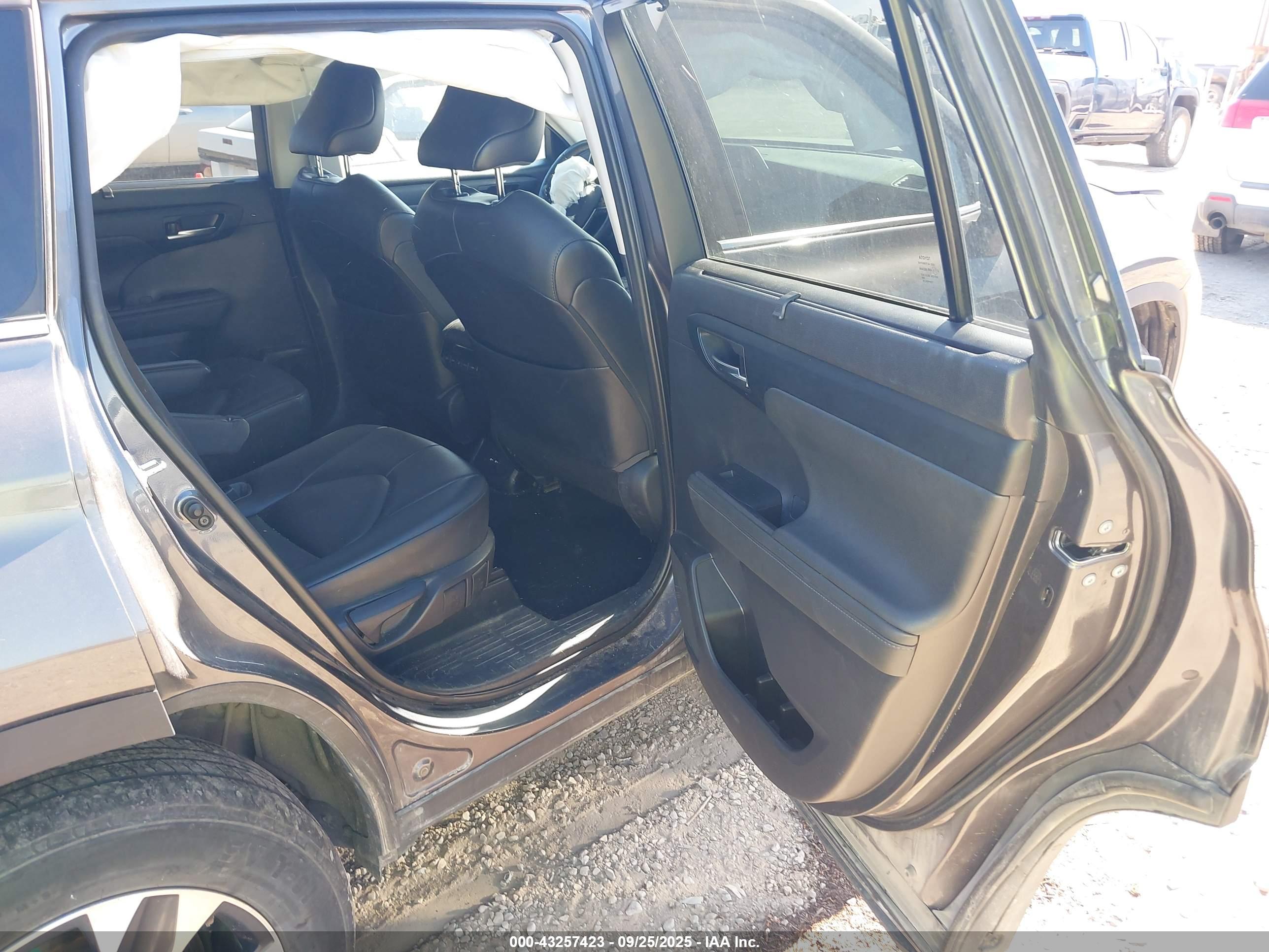 TOYOTA HIGHLANDER image 8