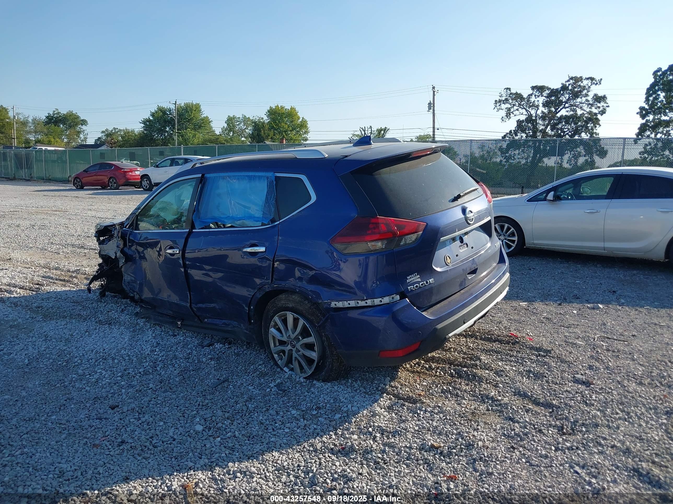 NISSAN ROGUE image 3