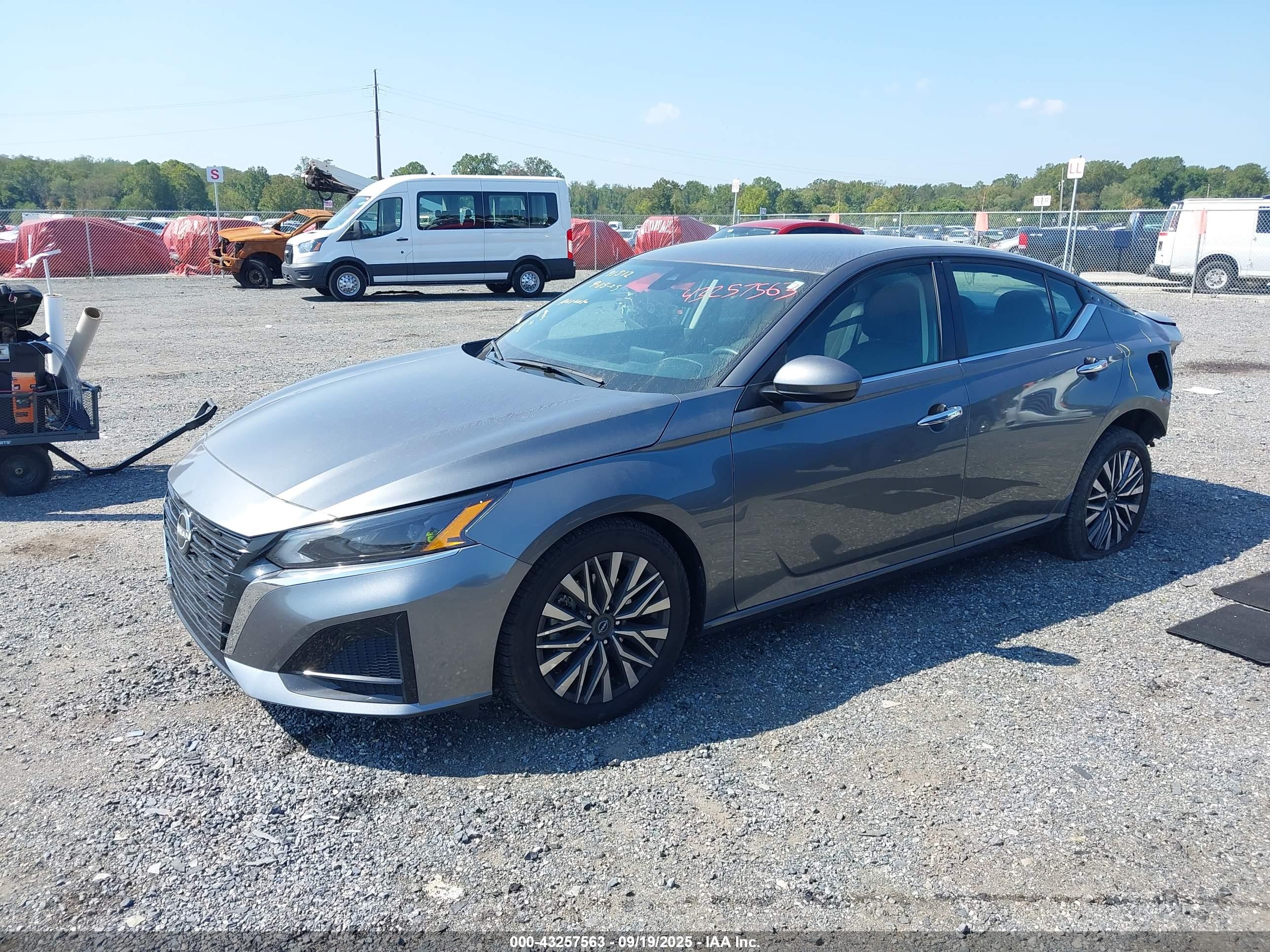 NISSAN ALTIMA image 2