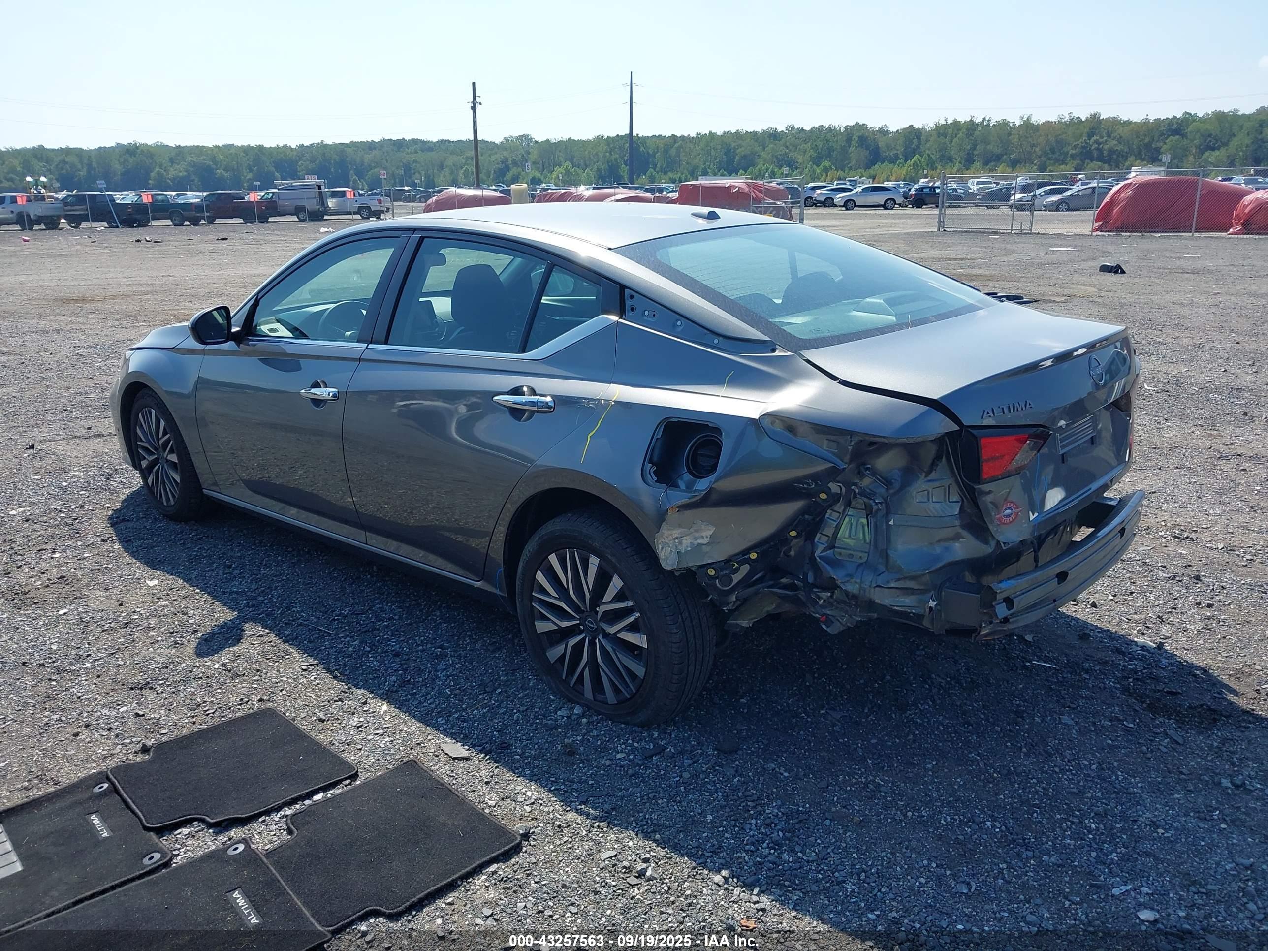 NISSAN ALTIMA image 3