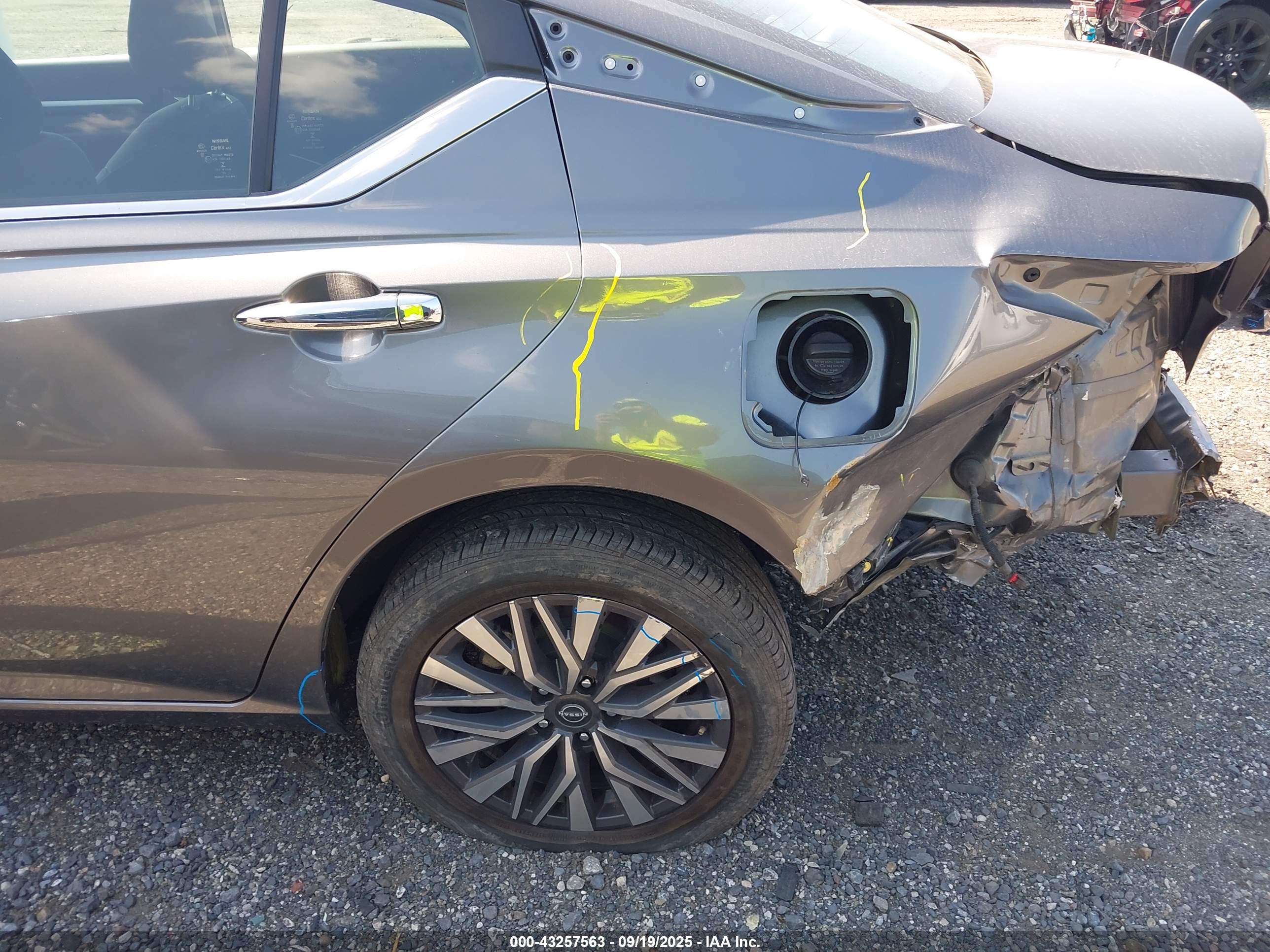 NISSAN ALTIMA image 6
