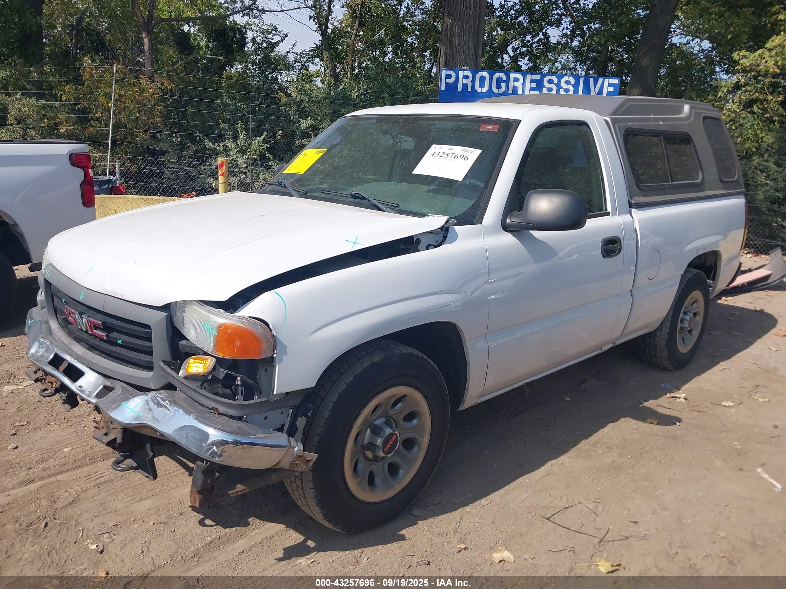 GMC SIERRA image 2