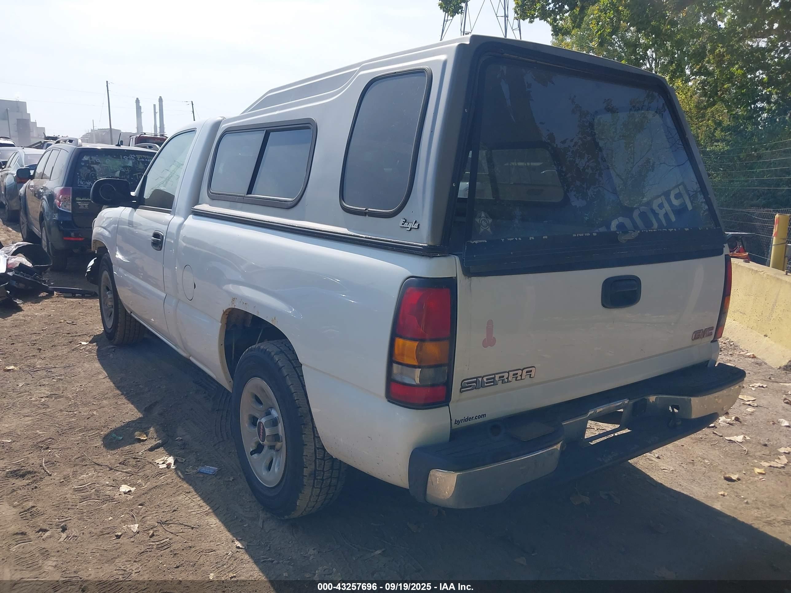 GMC SIERRA image 3