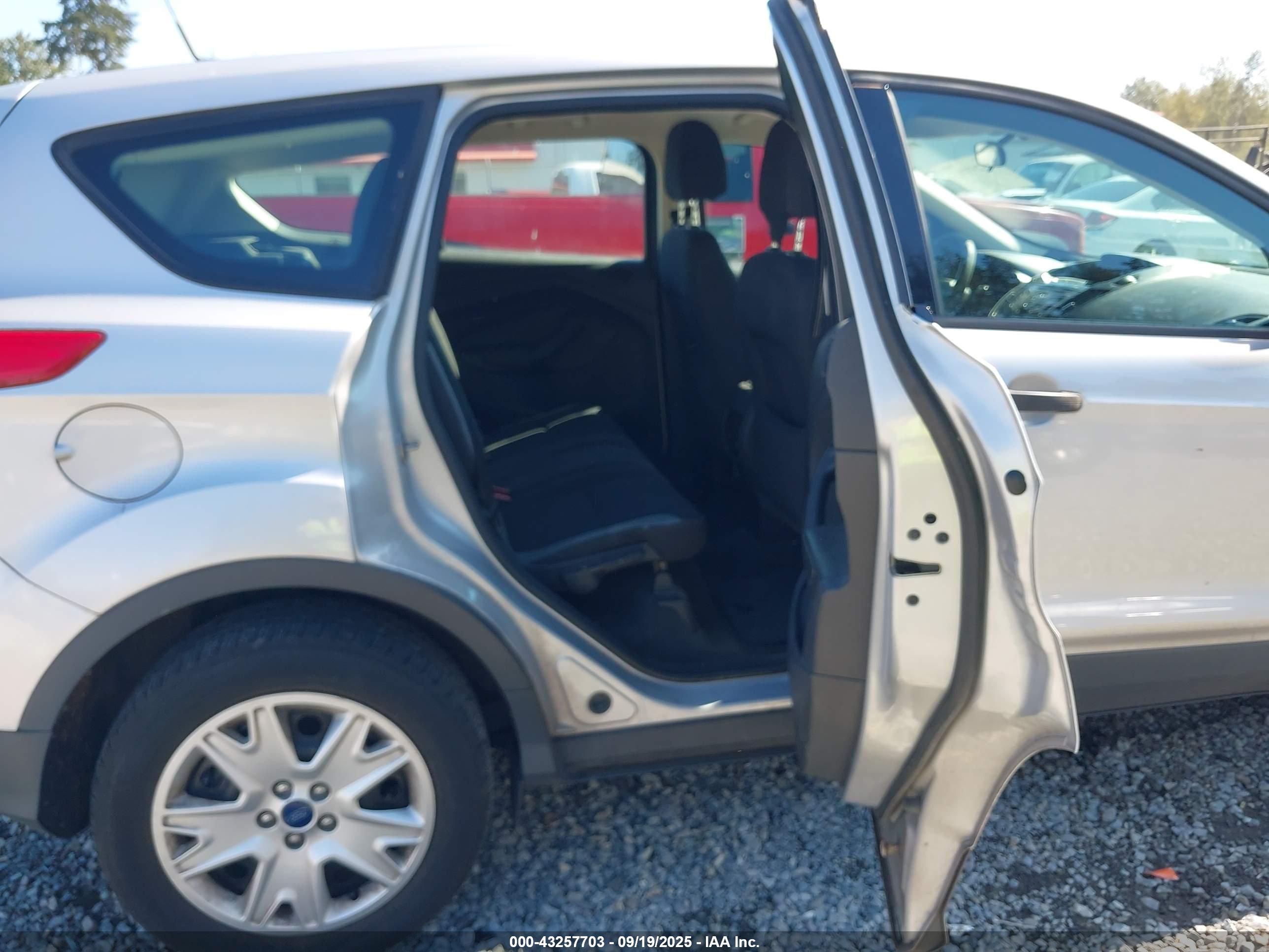FORD ESCAPE image 8