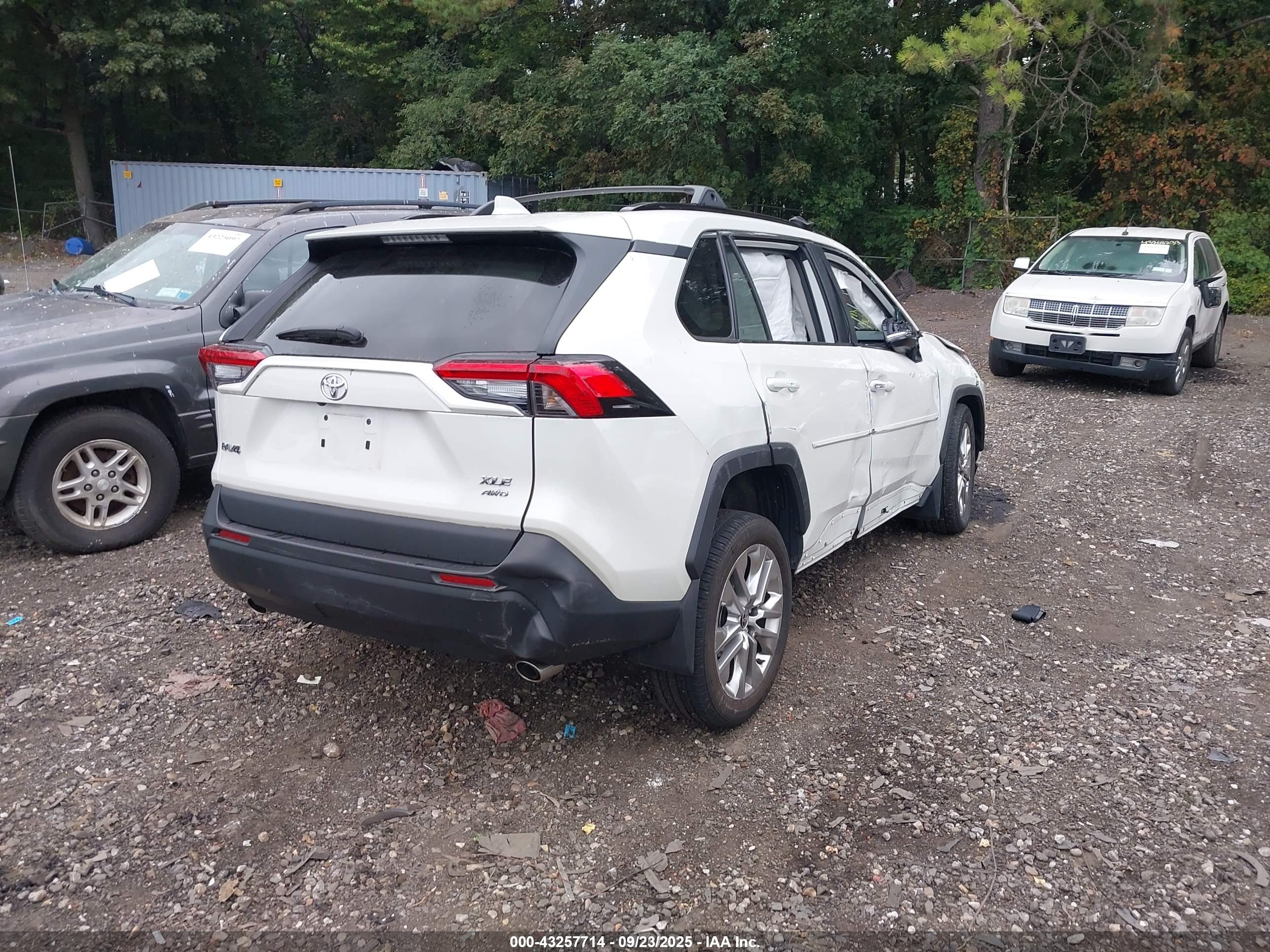 TOYOTA RAV4 image 4