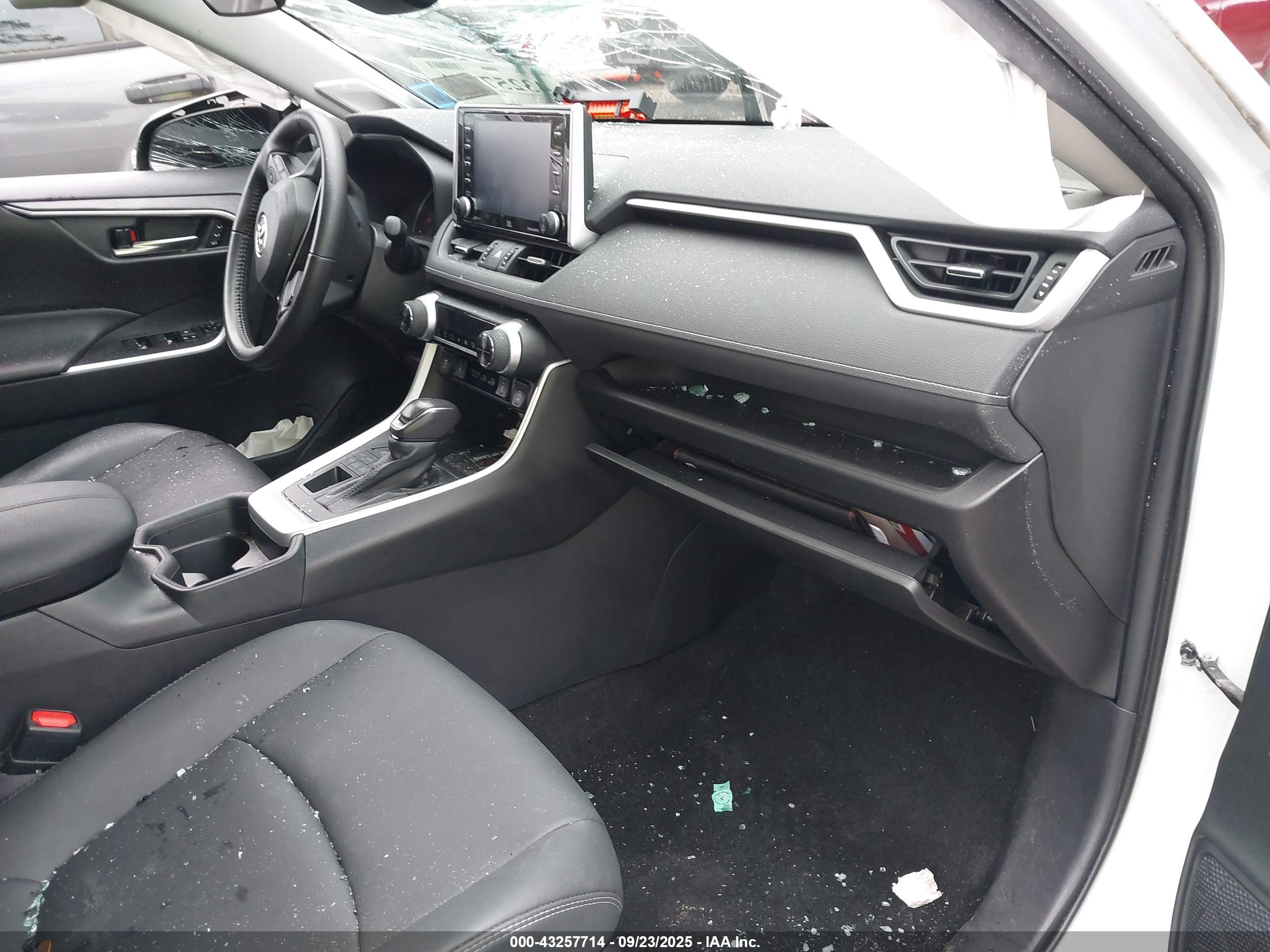 TOYOTA RAV4 image 5