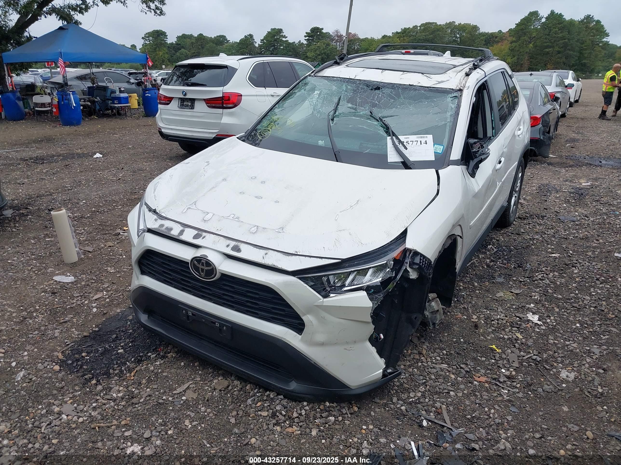 TOYOTA RAV4 image 6