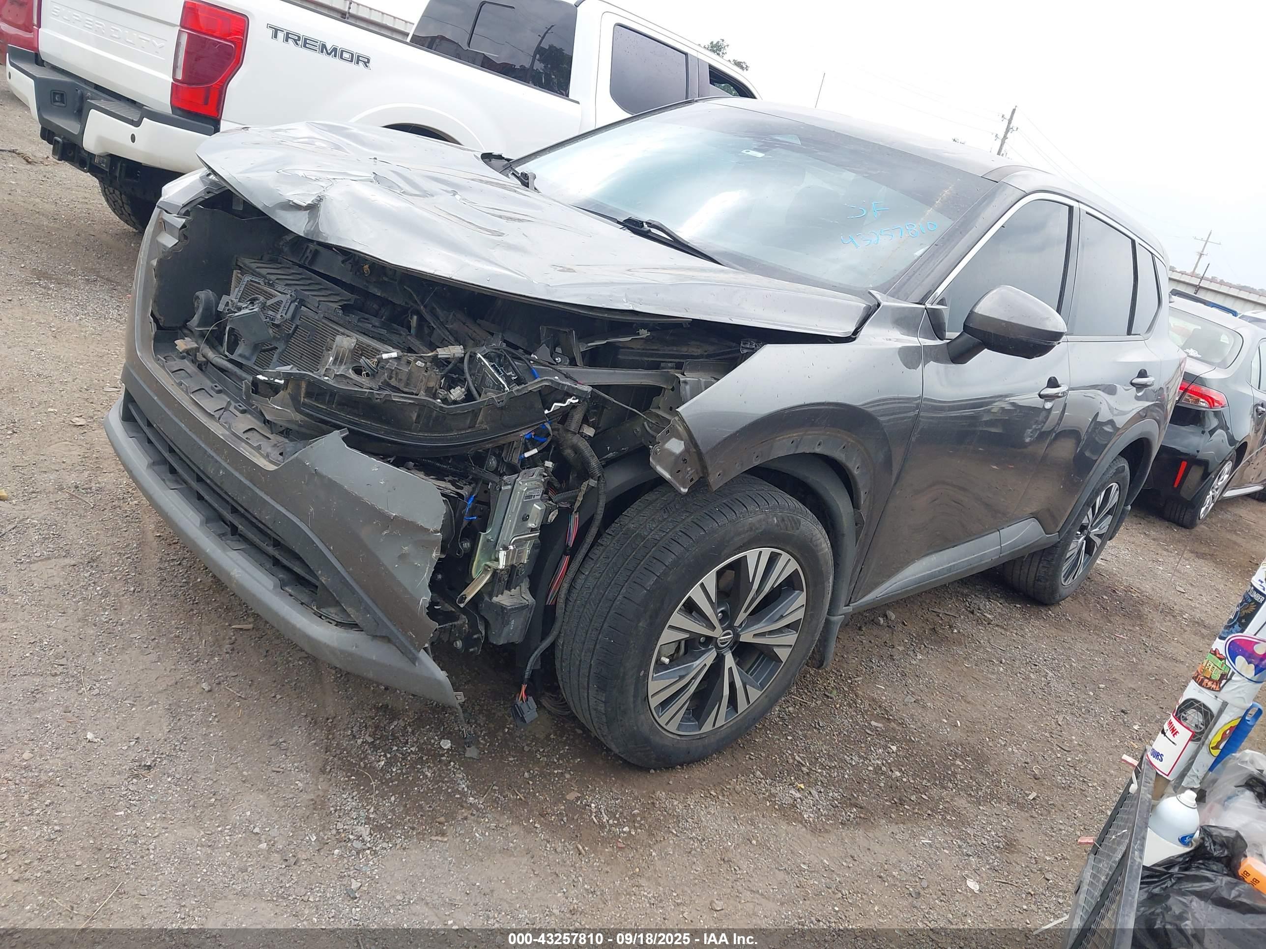 NISSAN ROGUE image 2