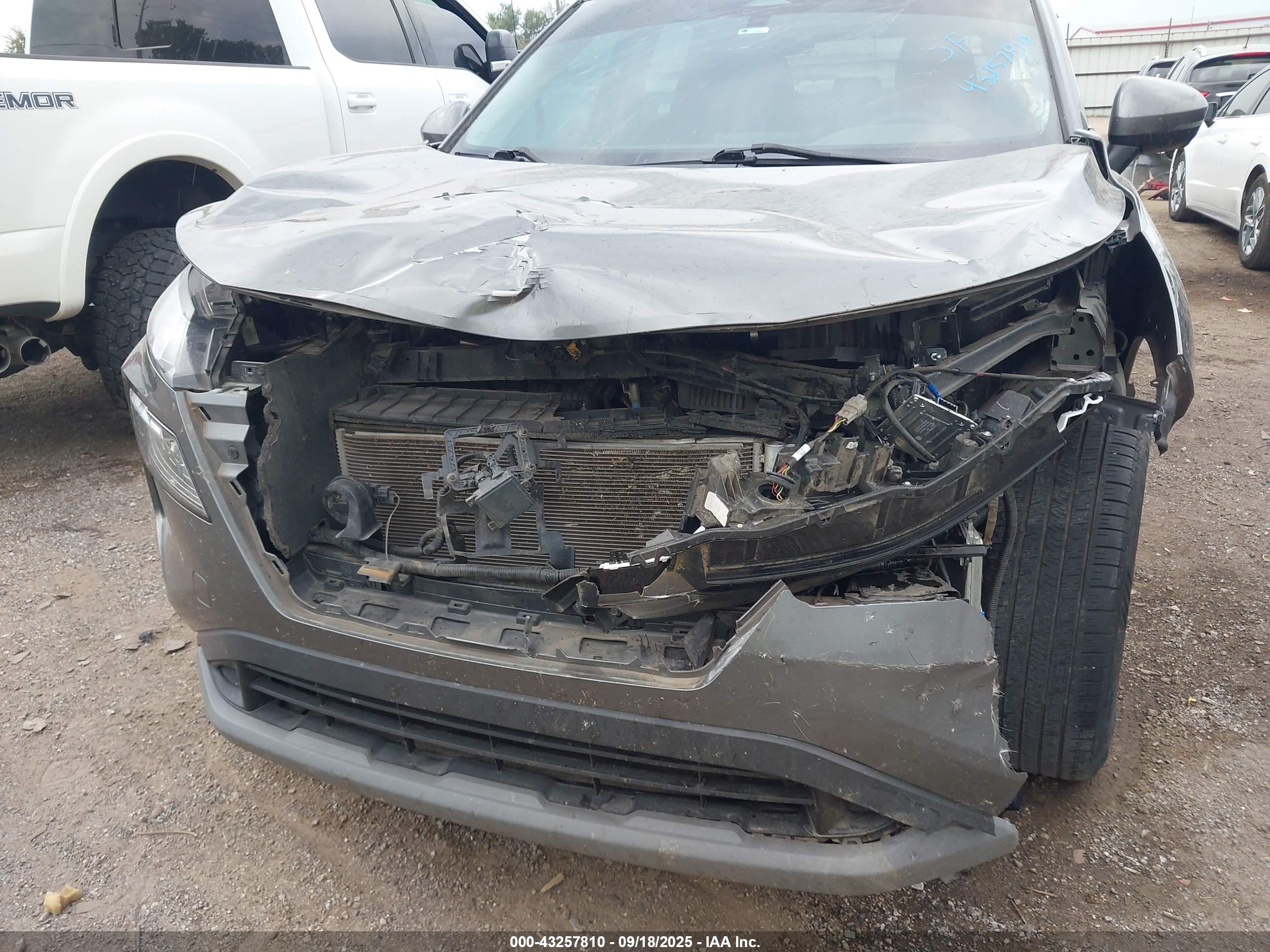 NISSAN ROGUE image 6