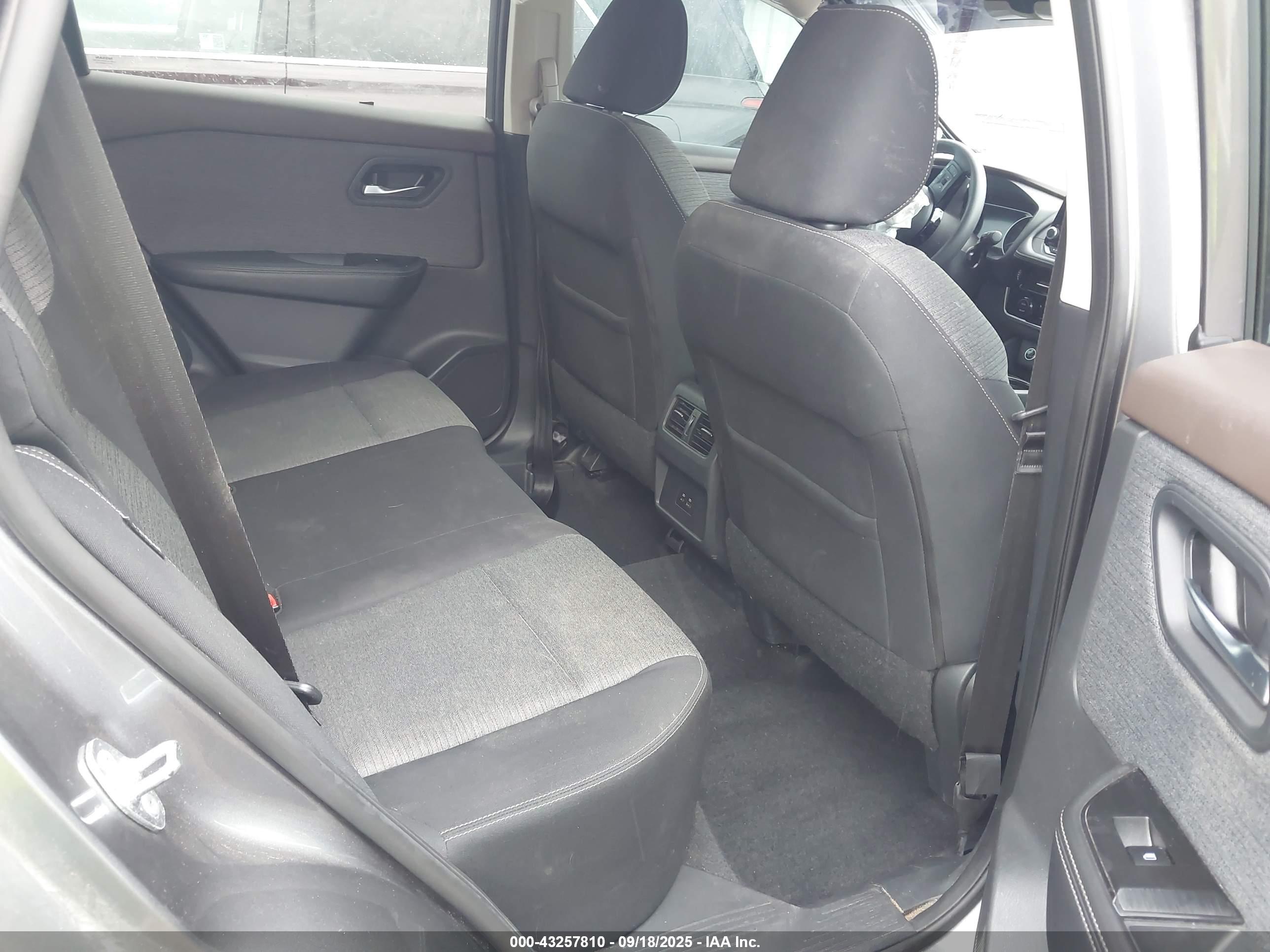 NISSAN ROGUE image 8