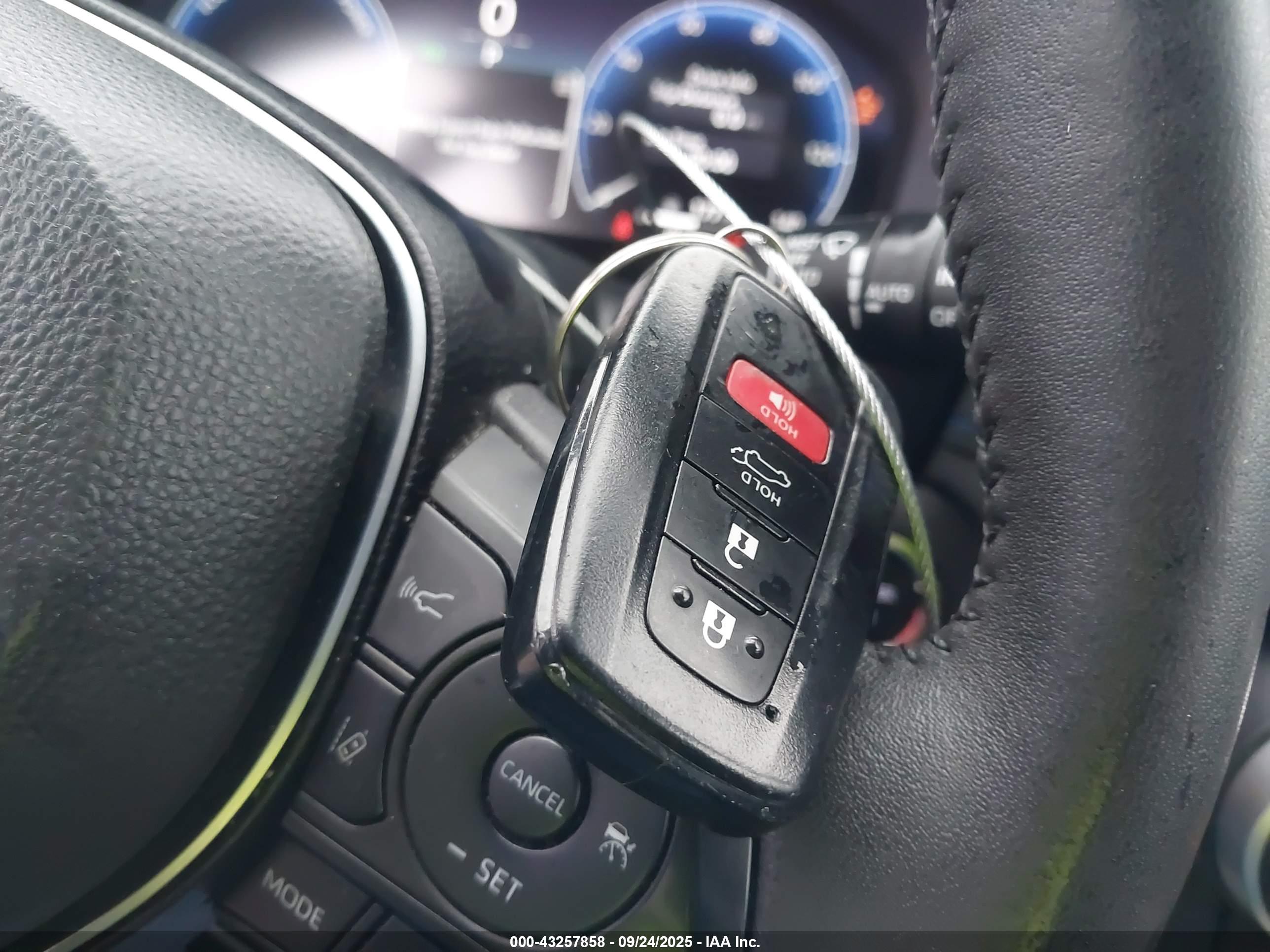 TOYOTA RAV4 image 11