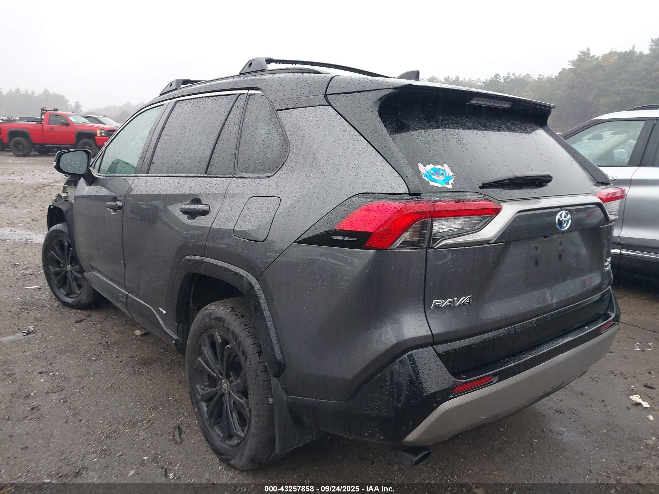 TOYOTA RAV4 image 3