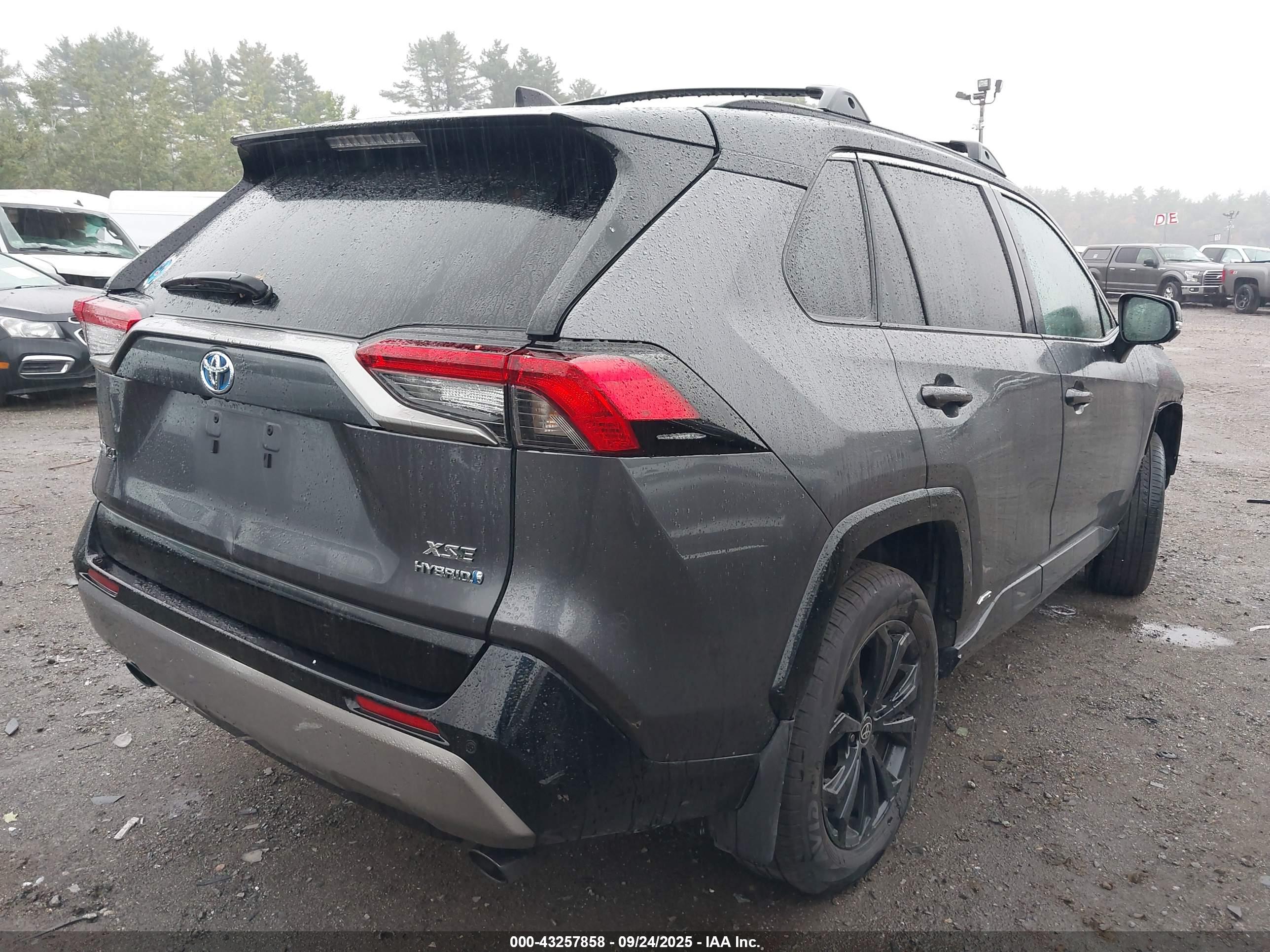 TOYOTA RAV4 image 4
