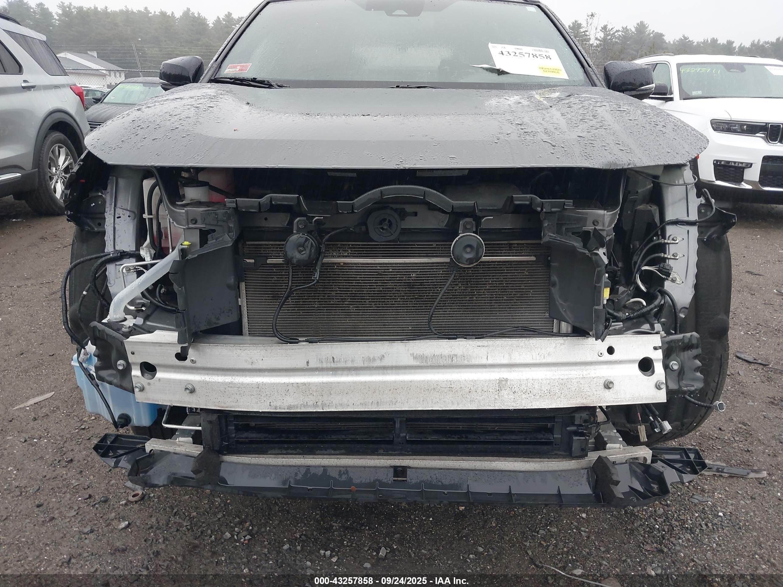 TOYOTA RAV4 image 6