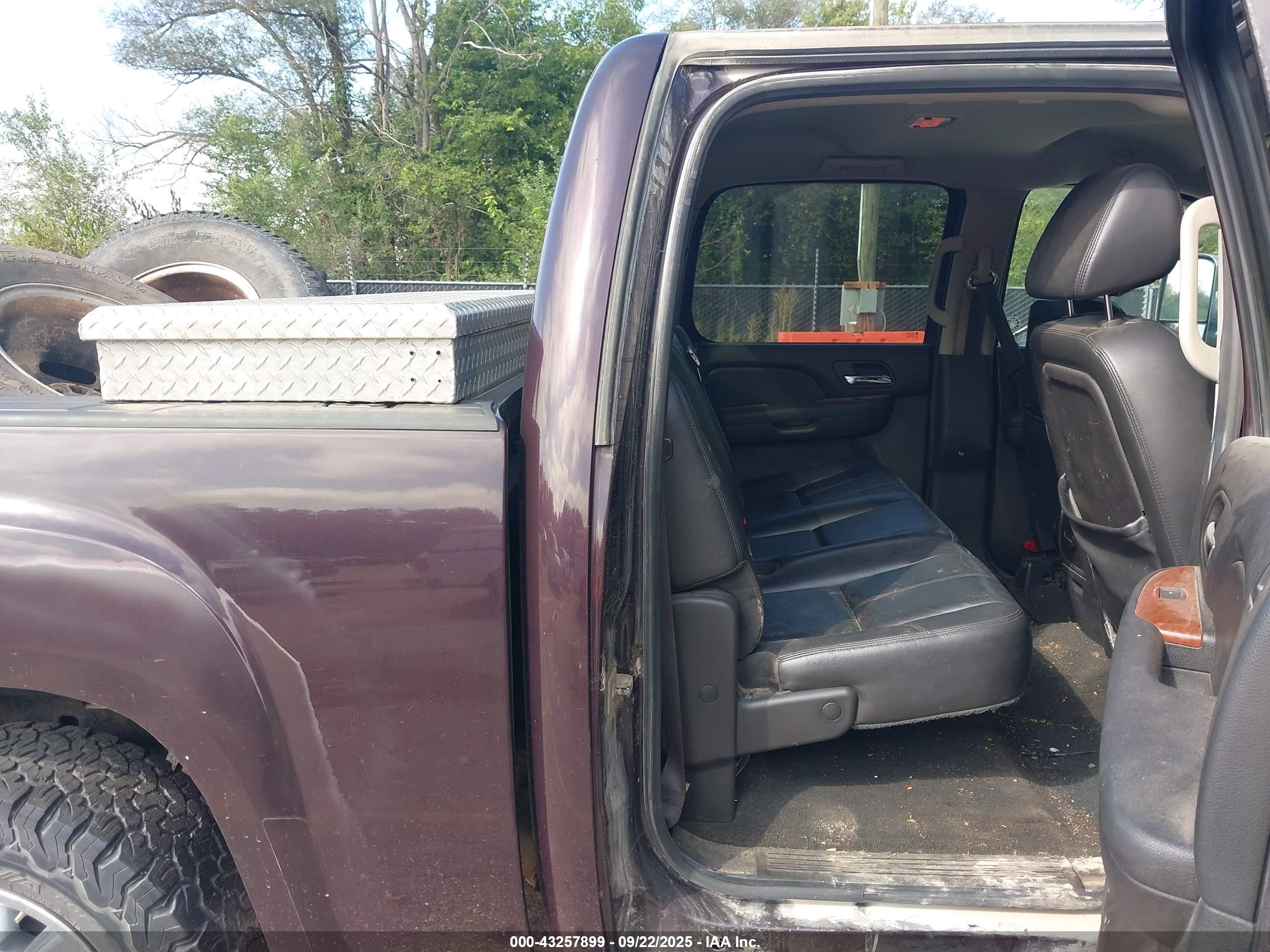 GMC SIERRA image 8